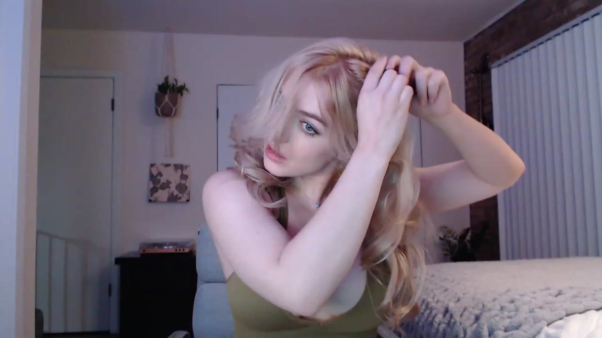 Gallery image thumbnail from SkylarSays's myfreecams stream on, 11/15/2022, 07:19 image 3 of 20
