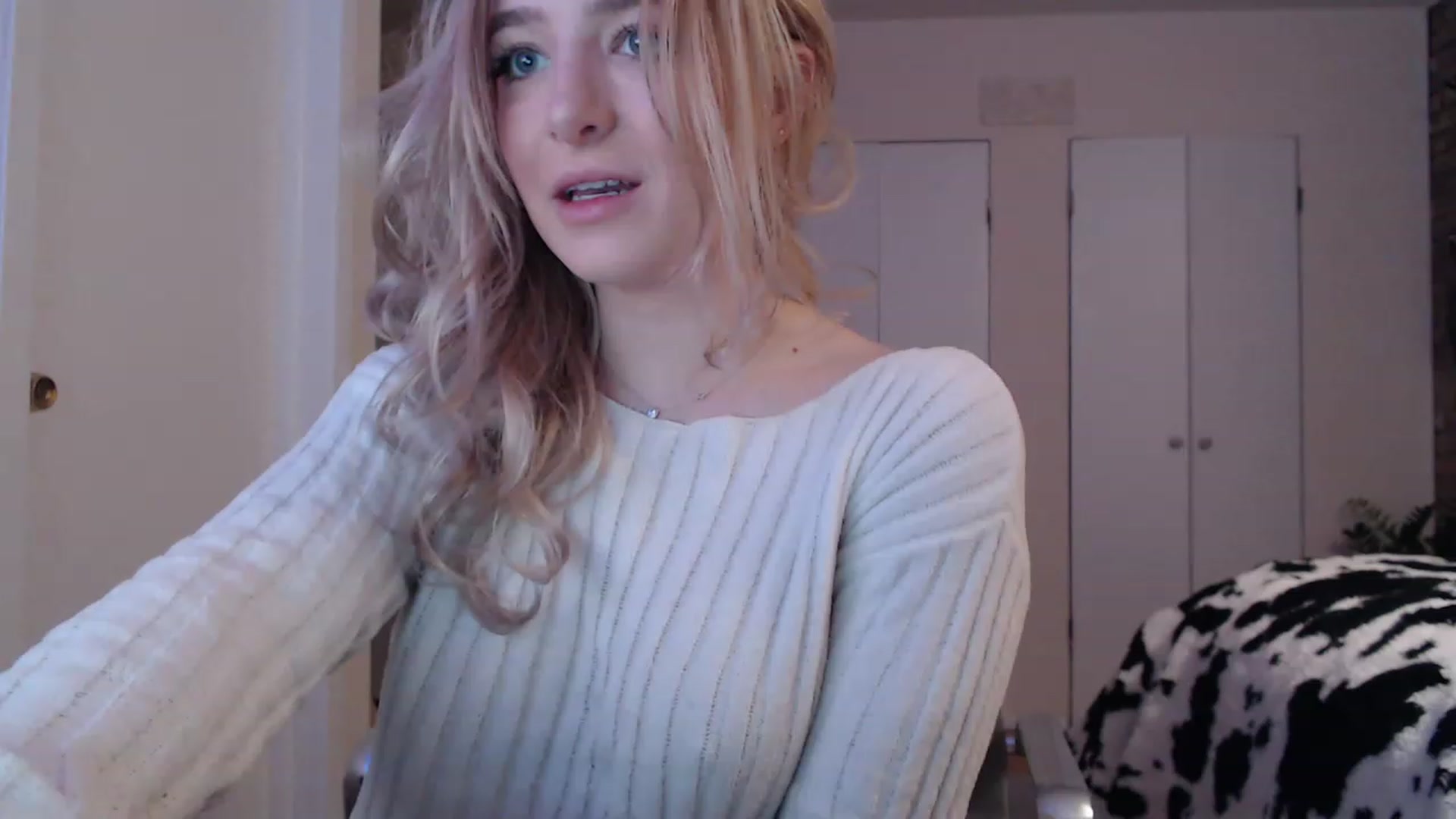 Gallery image thumbnail from SkylarSays's myfreecams stream on, 11/18/2022, 04:53 image 8 of 20