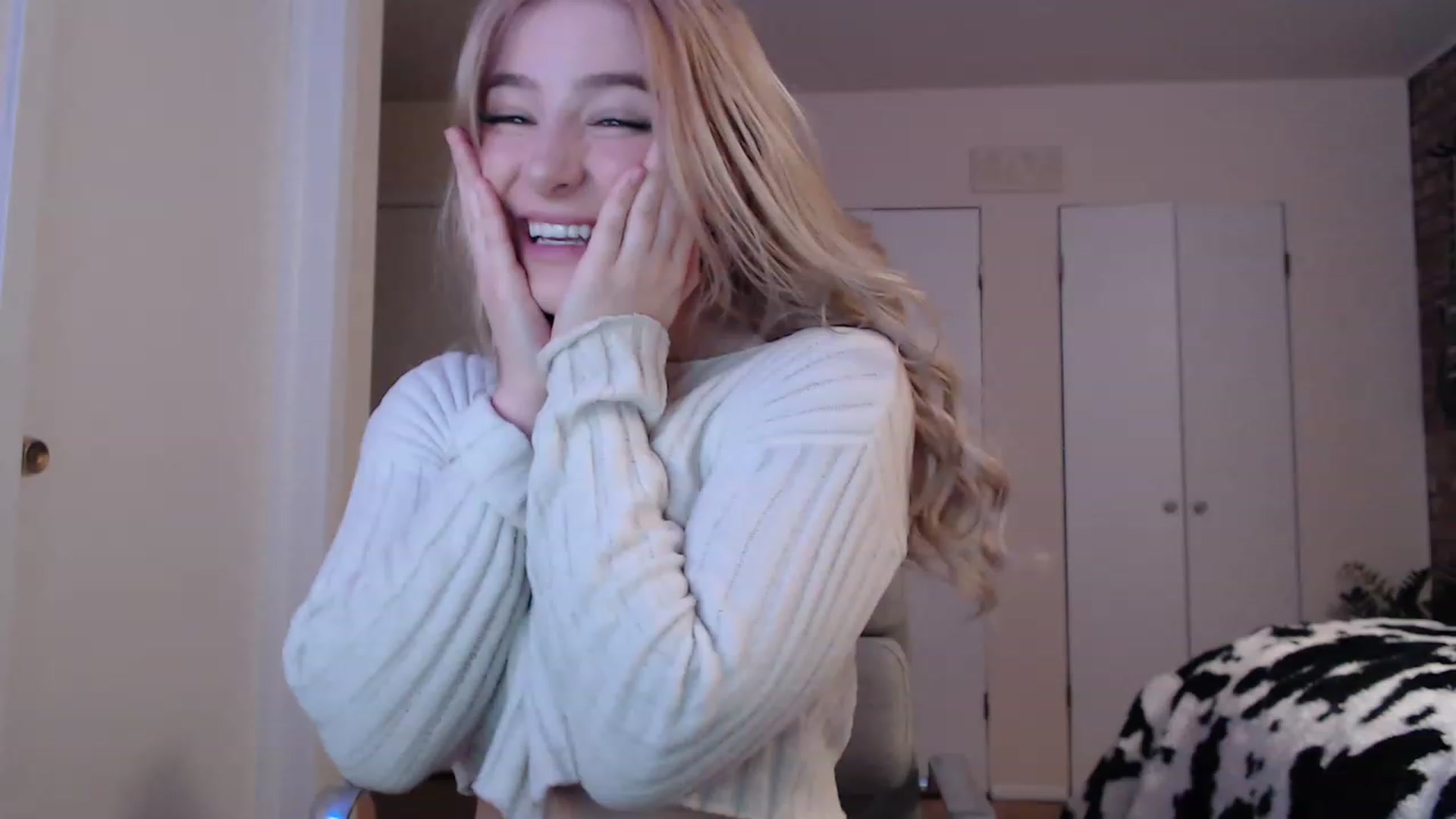 Gallery image thumbnail from SkylarSays's myfreecams stream on, 11/18/2022, 04:53 image 1 of 20