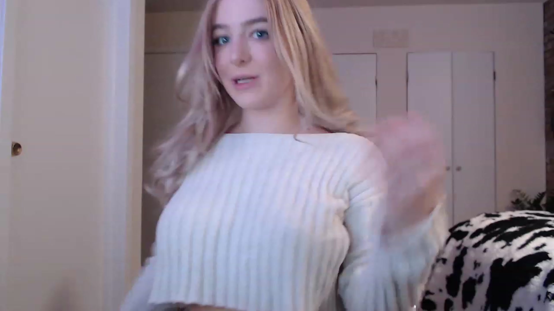 Gallery image thumbnail from SkylarSays's myfreecams stream on, 11/18/2022, 04:53 image 5 of 20