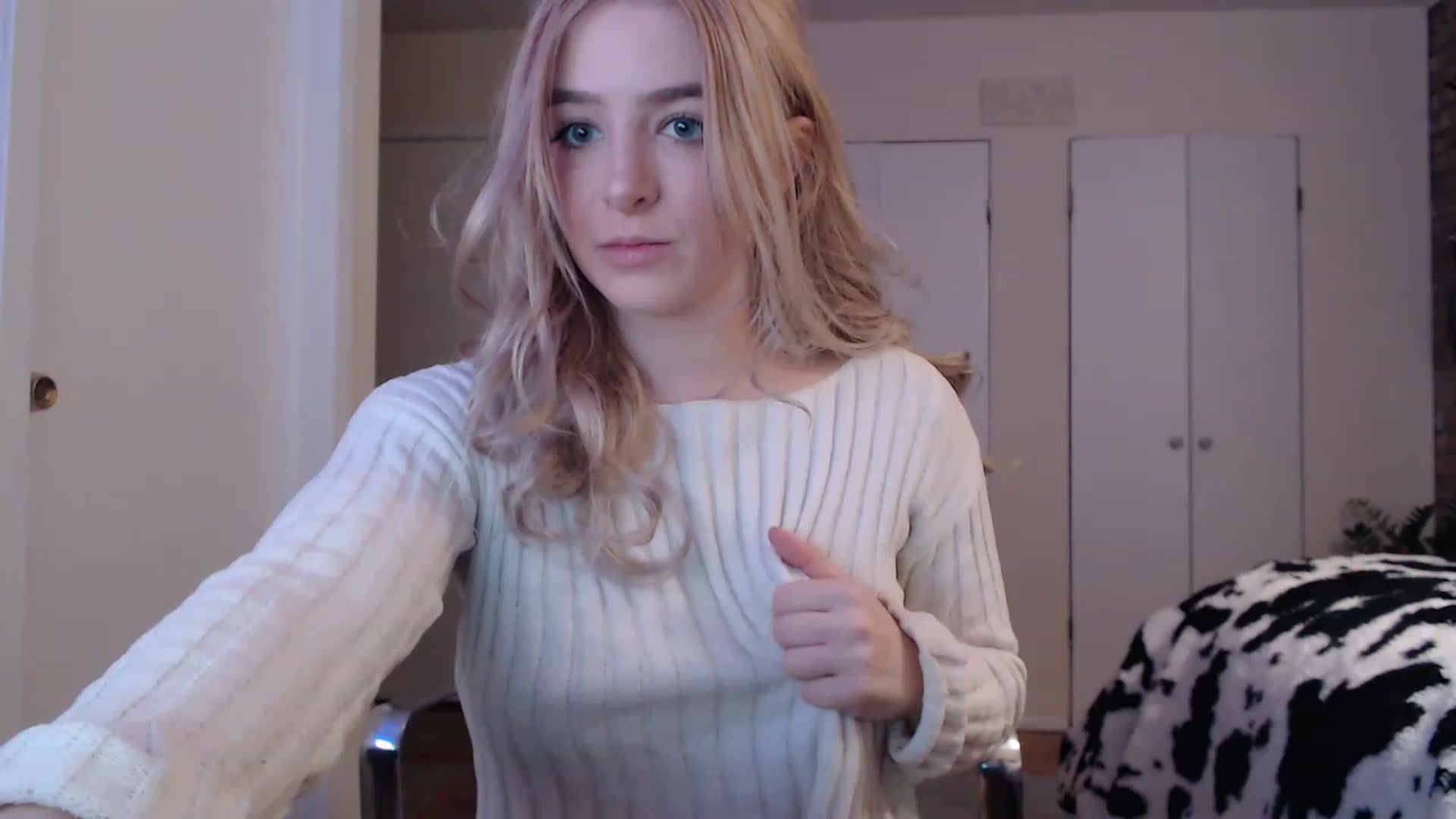 Gallery image thumbnail from SkylarSays's myfreecams stream on, 11/18/2022, 04:53 image 9 of 20