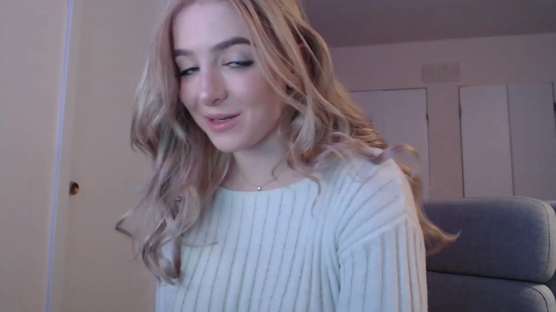 Gallery image thumbnail from SkylarSays's myfreecams stream on, 11/18/2022, 04:53 image 20 of 20