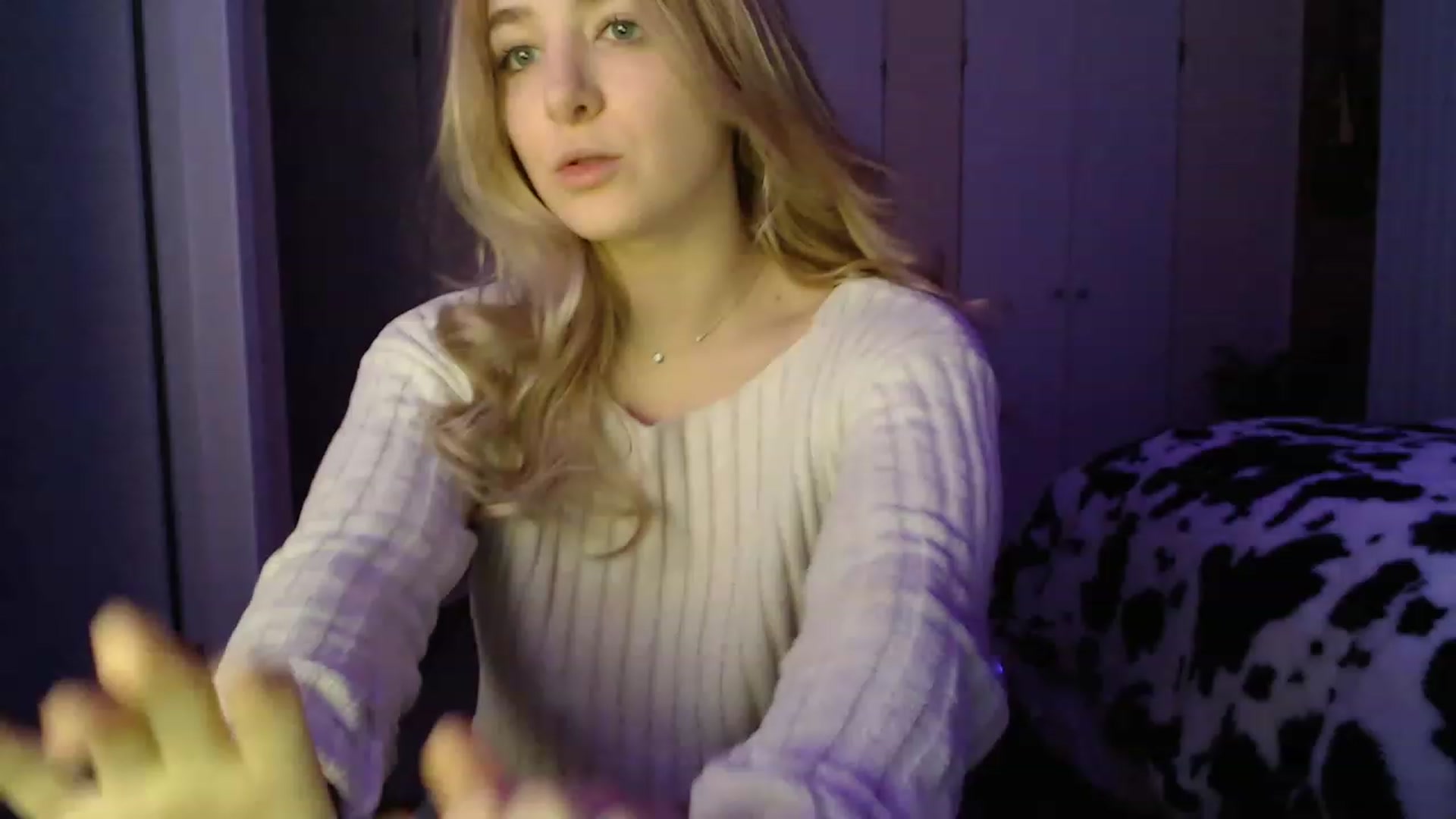 Gallery image thumbnail from SkylarSays's myfreecams stream on, 11/18/2022, 07:06 image 5 of 20