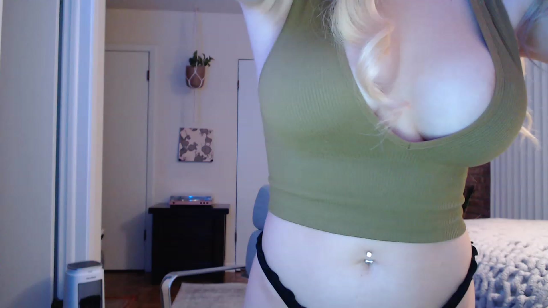 Gallery image thumbnail from SkylarSays's myfreecams stream on, 11/22/2022, 06:41 image 4 of 20