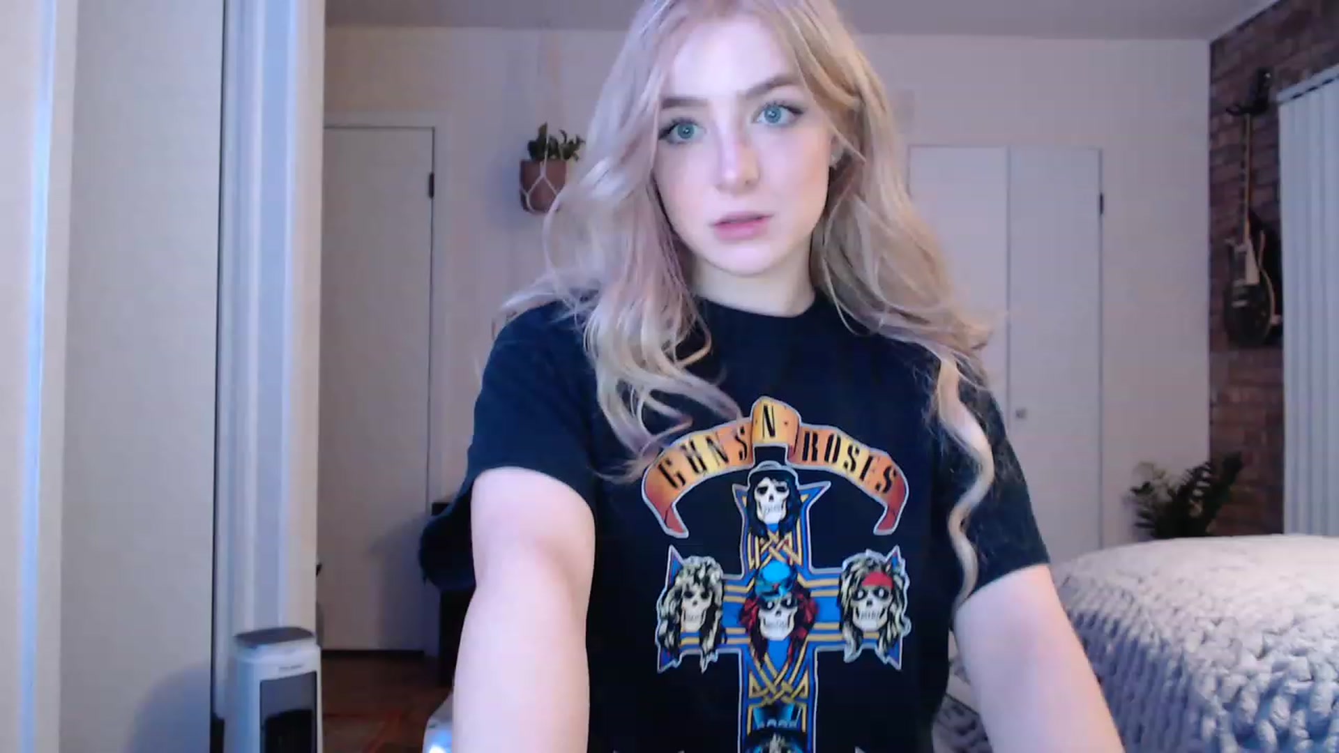 Gallery image thumbnail from SkylarSays's myfreecams stream on, 11/22/2022, 07:46 image 9 of 20