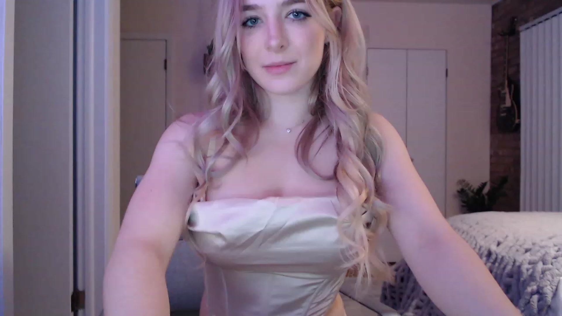 Gallery image thumbnail from SkylarSays's myfreecams stream on, 11/27/2022, 07:15 image 12 of 20