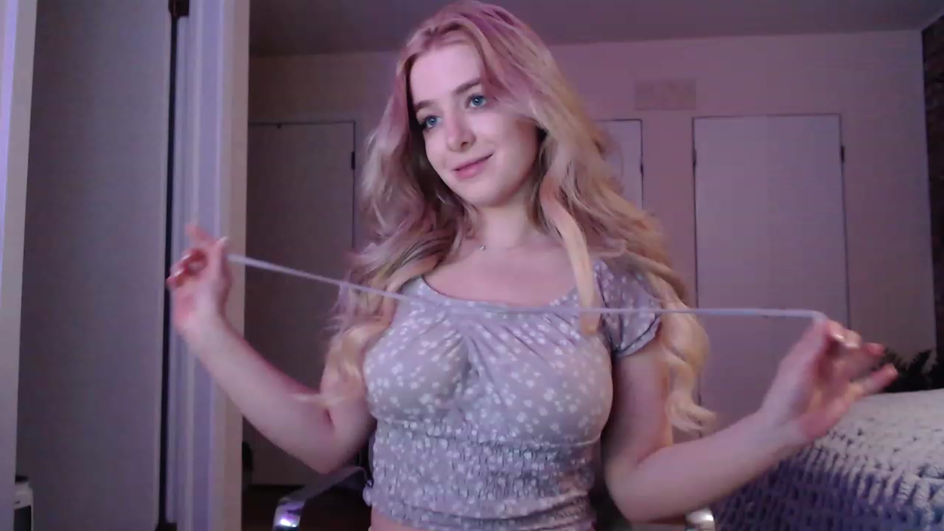 Gallery image thumbnail from SkylarSays's myfreecams stream on, 12/02/2022, 05:57 image 1 of 20