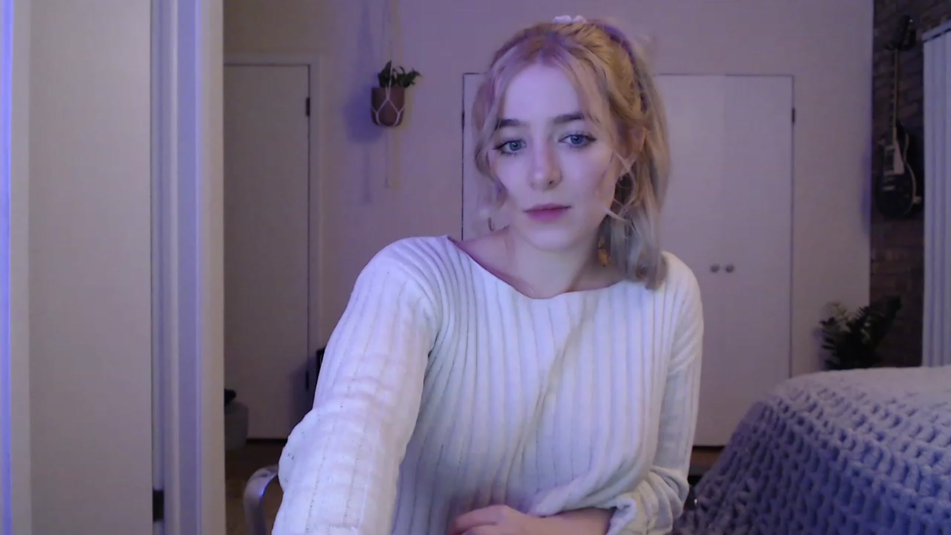 Gallery image thumbnail from SkylarSays's myfreecams stream on, 12/07/2022, 05:47 image 8 of 20
