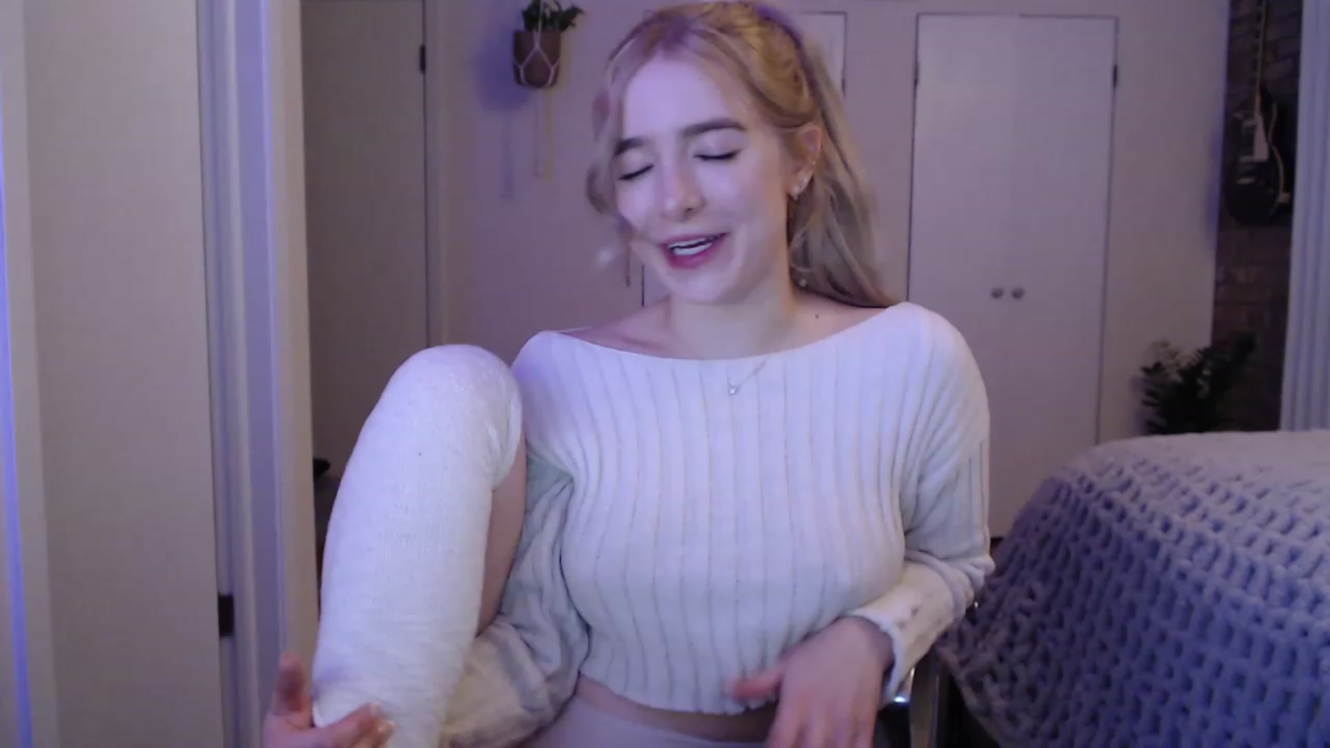 Gallery image thumbnail from SkylarSays's myfreecams stream on, 12/07/2022, 05:47 image 14 of 20