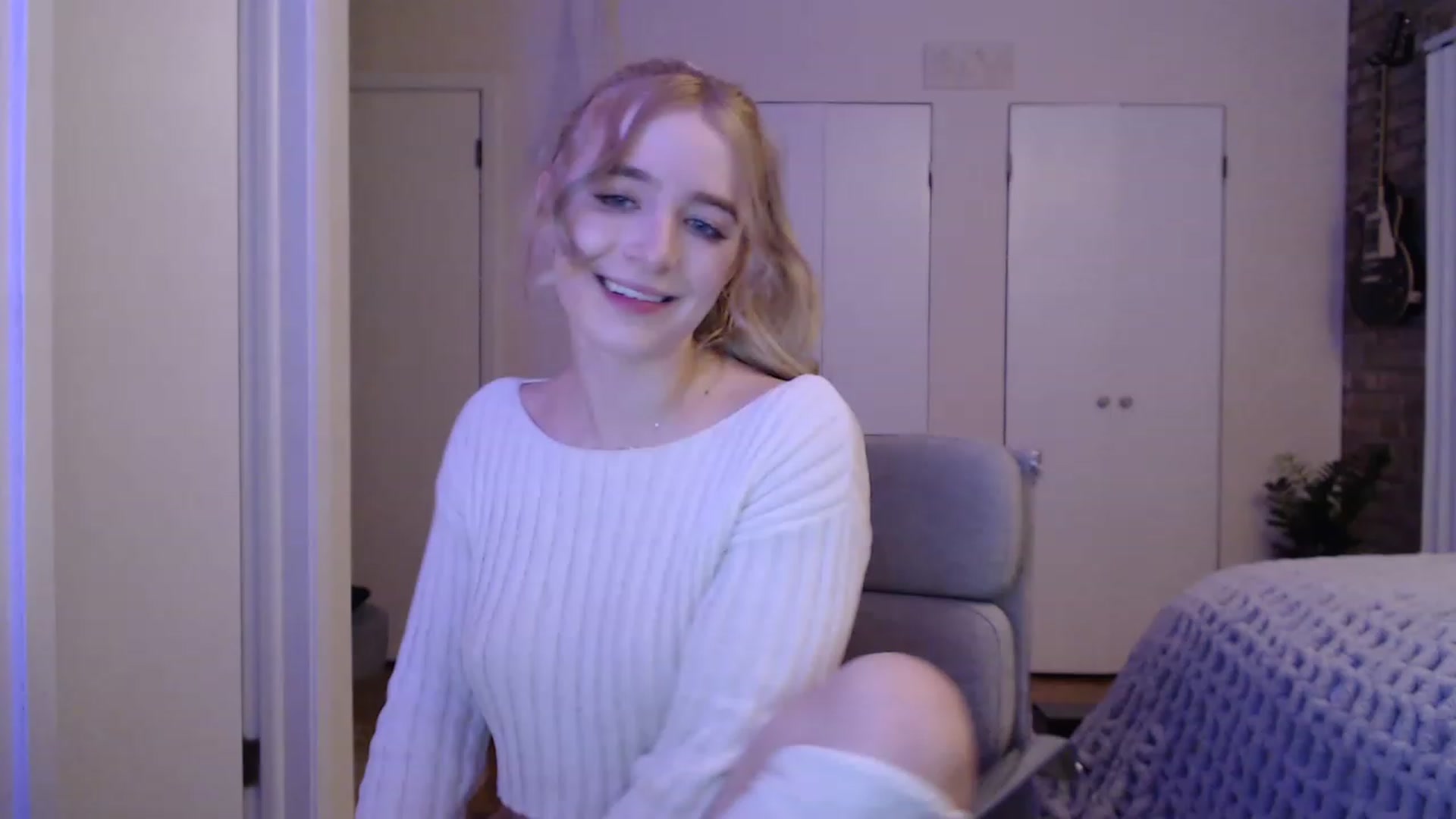 Gallery image thumbnail from SkylarSays's myfreecams stream on, 12/07/2022, 05:47 image 5 of 20