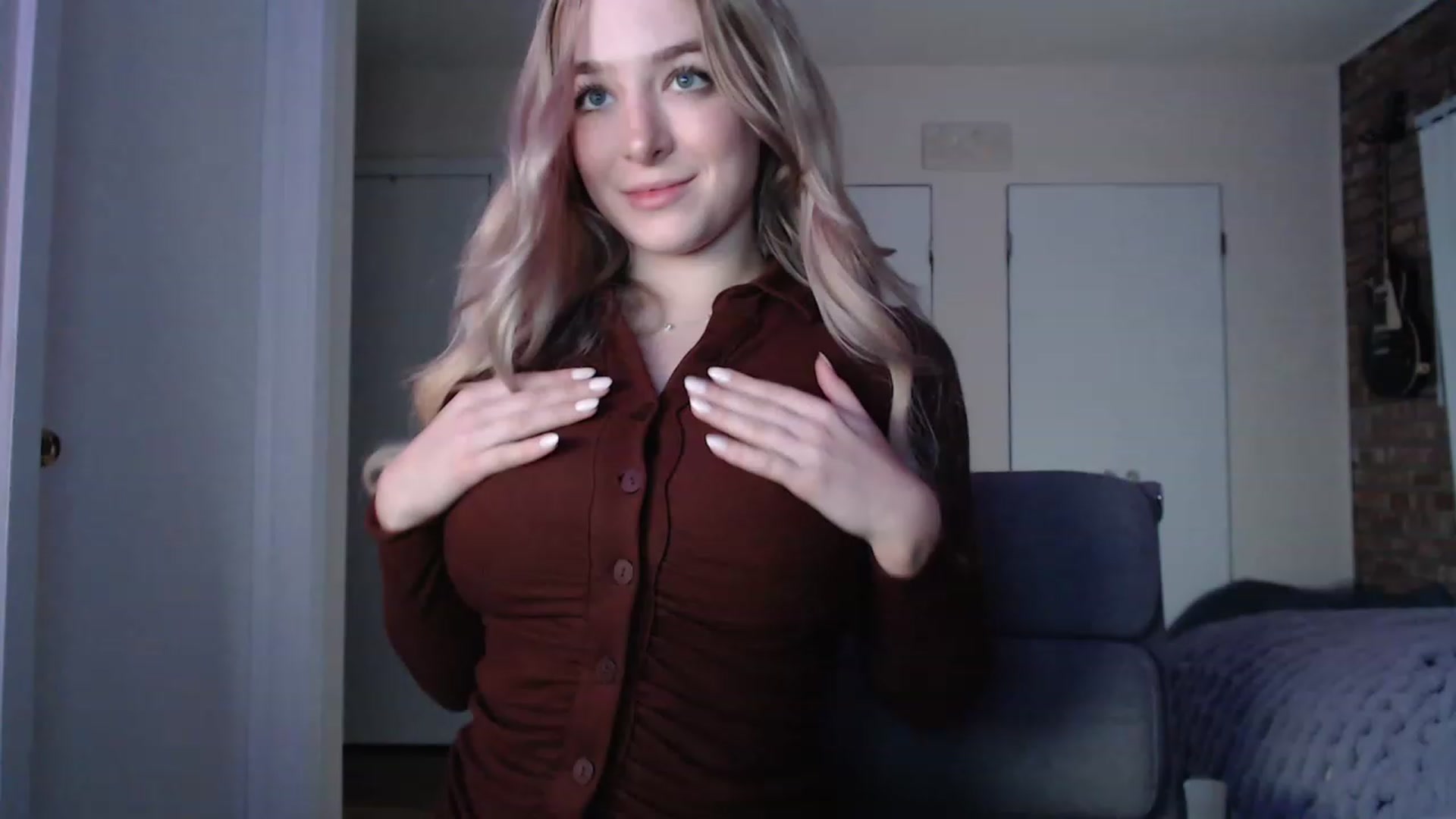 Gallery image thumbnail from SkylarSays's myfreecams stream on, 12/10/2022, 07:15 image 11 of 20