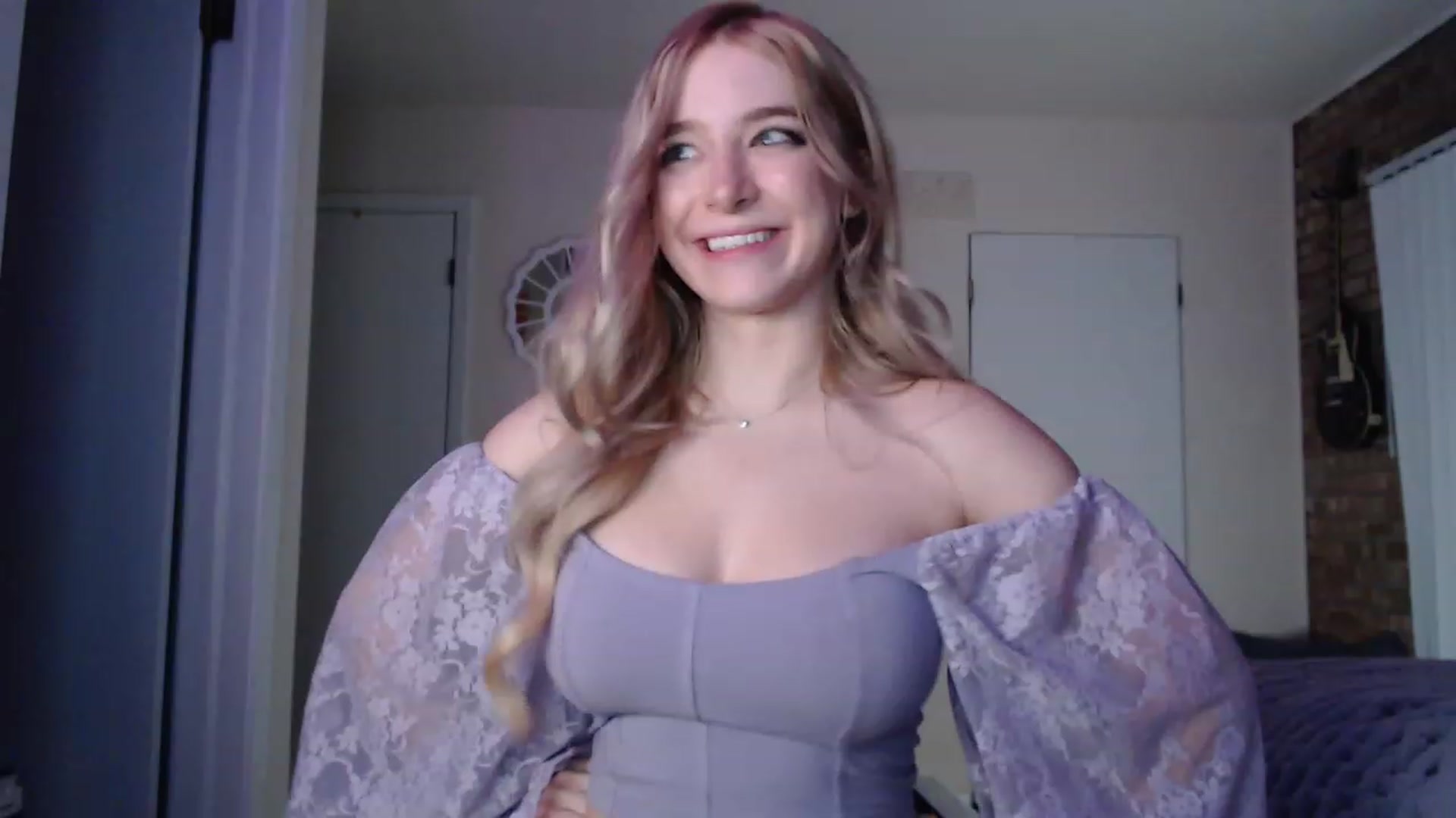 Gallery image thumbnail from SkylarSays's myfreecams stream on, 12/10/2022, 10:54 image 10 of 20