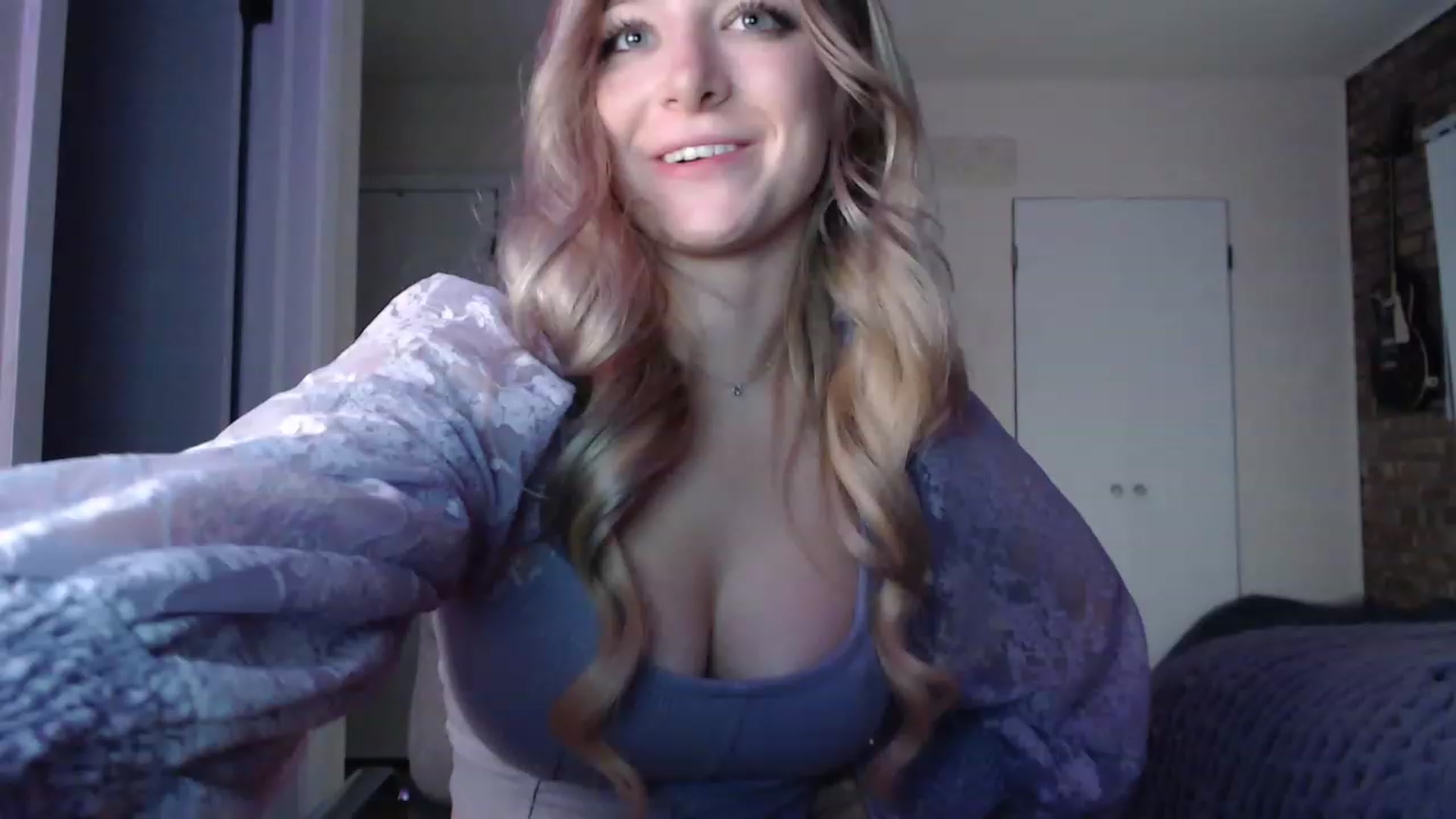 Gallery image thumbnail from SkylarSays's myfreecams stream on, 12/10/2022, 10:54 image 1 of 20
