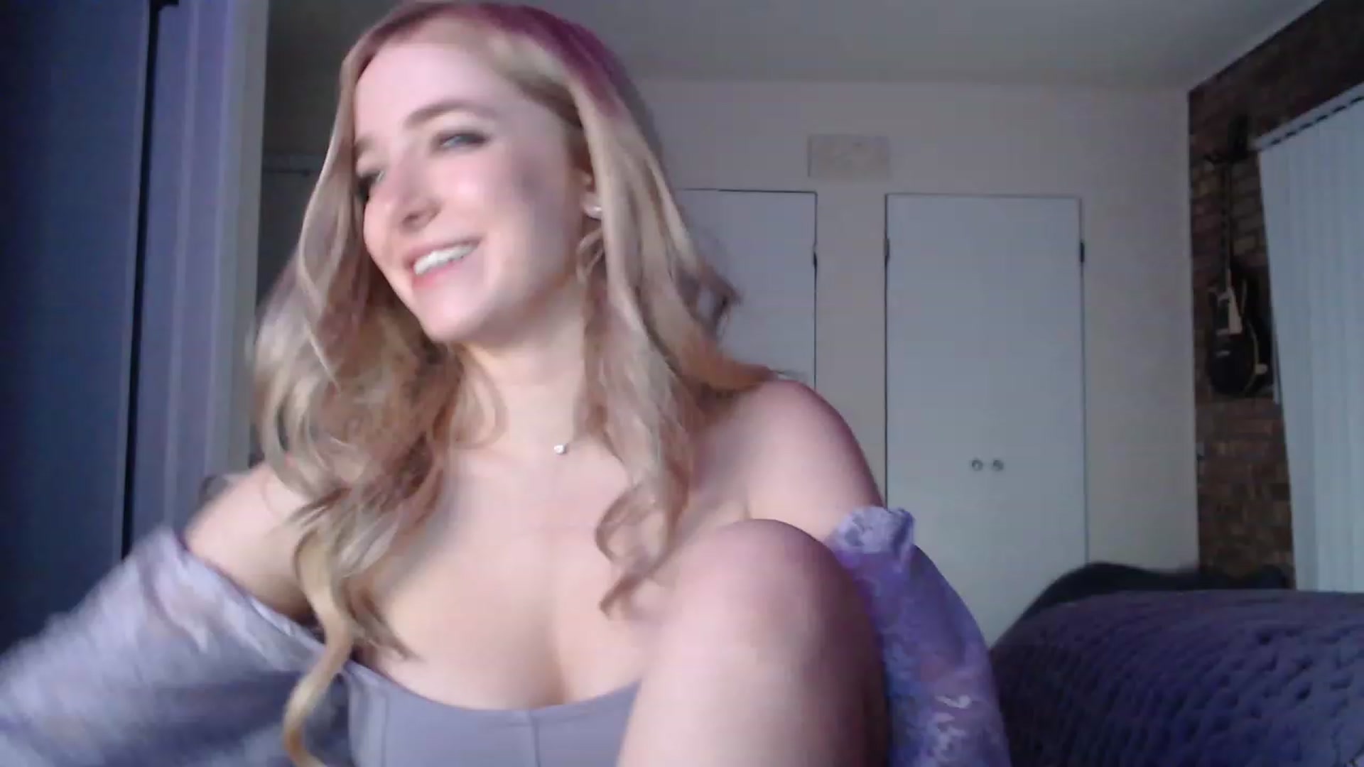 Gallery image thumbnail from SkylarSays's myfreecams stream on, 12/10/2022, 11:39 image 11 of 20