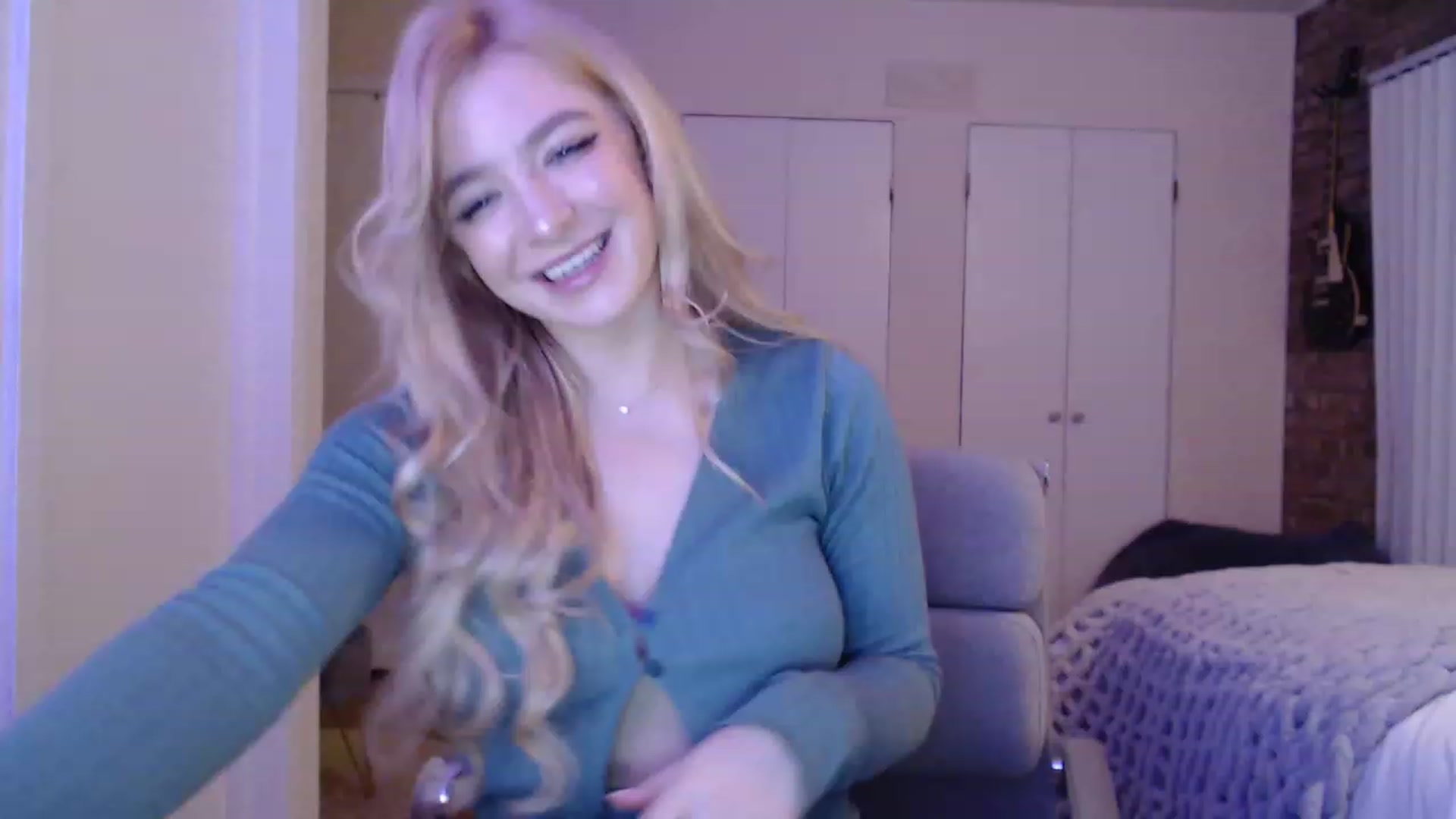 Gallery image thumbnail from SkylarSays's myfreecams stream on, 12/12/2022, 06:53 image 16 of 20