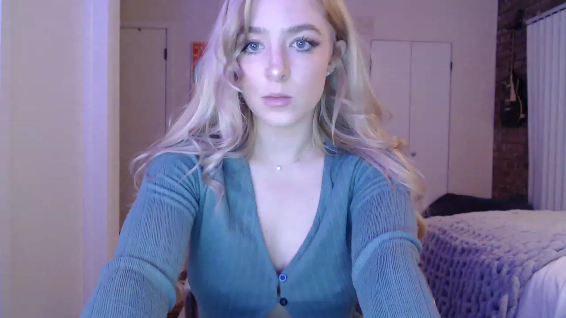 Gallery image thumbnail from SkylarSays's myfreecams stream on, 12/12/2022, 06:53 image 1 of 20