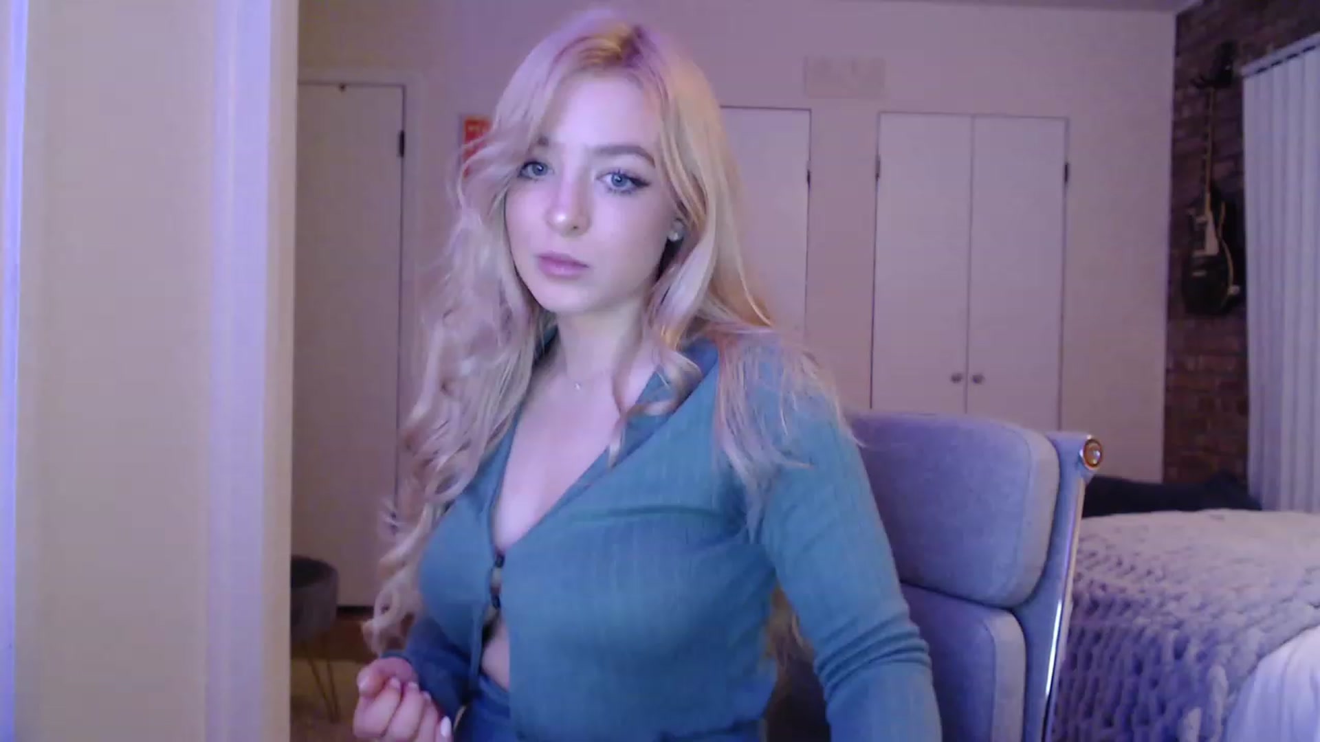 Gallery image thumbnail from SkylarSays's myfreecams stream on, 12/12/2022, 06:53 image 17 of 20