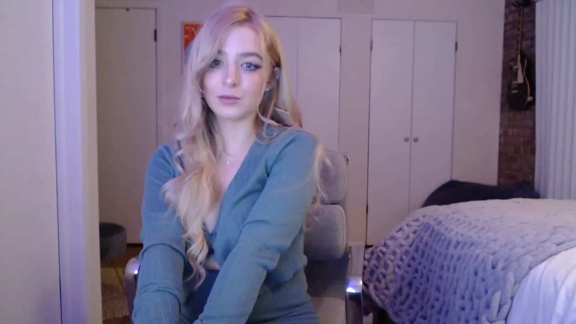 Gallery image thumbnail from SkylarSays's myfreecams stream on, 12/12/2022, 07:49 image 9 of 20