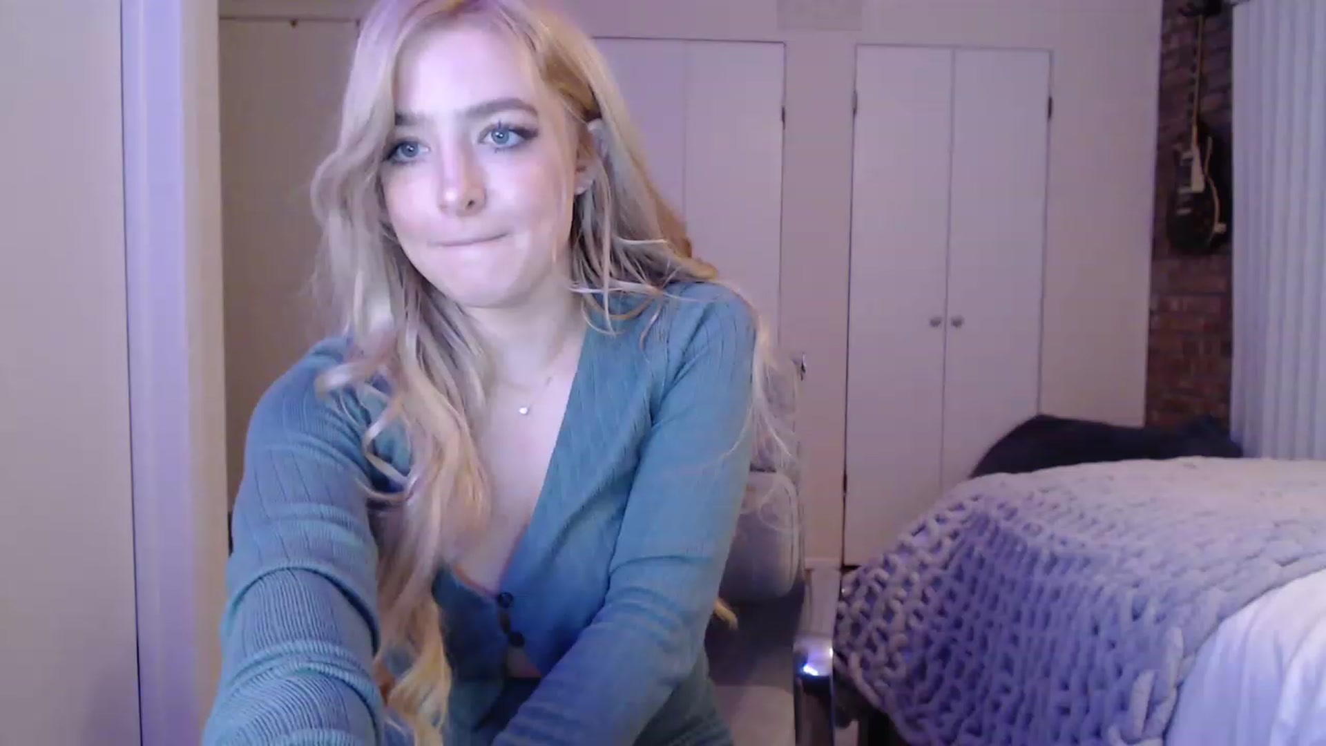 Gallery image thumbnail from SkylarSays's myfreecams stream on, 12/12/2022, 07:49 image 8 of 20