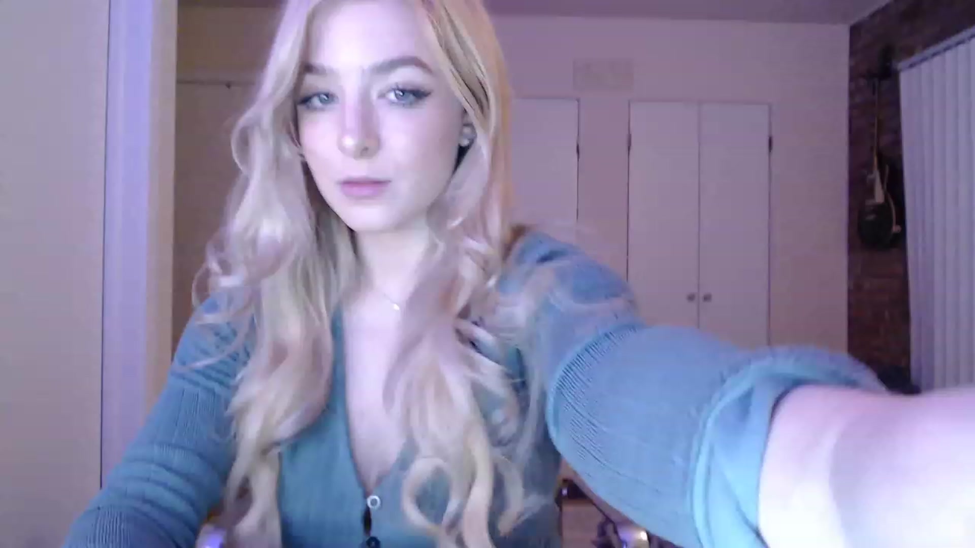 Gallery image thumbnail from SkylarSays's myfreecams stream on, 12/12/2022, 07:49 image 2 of 20