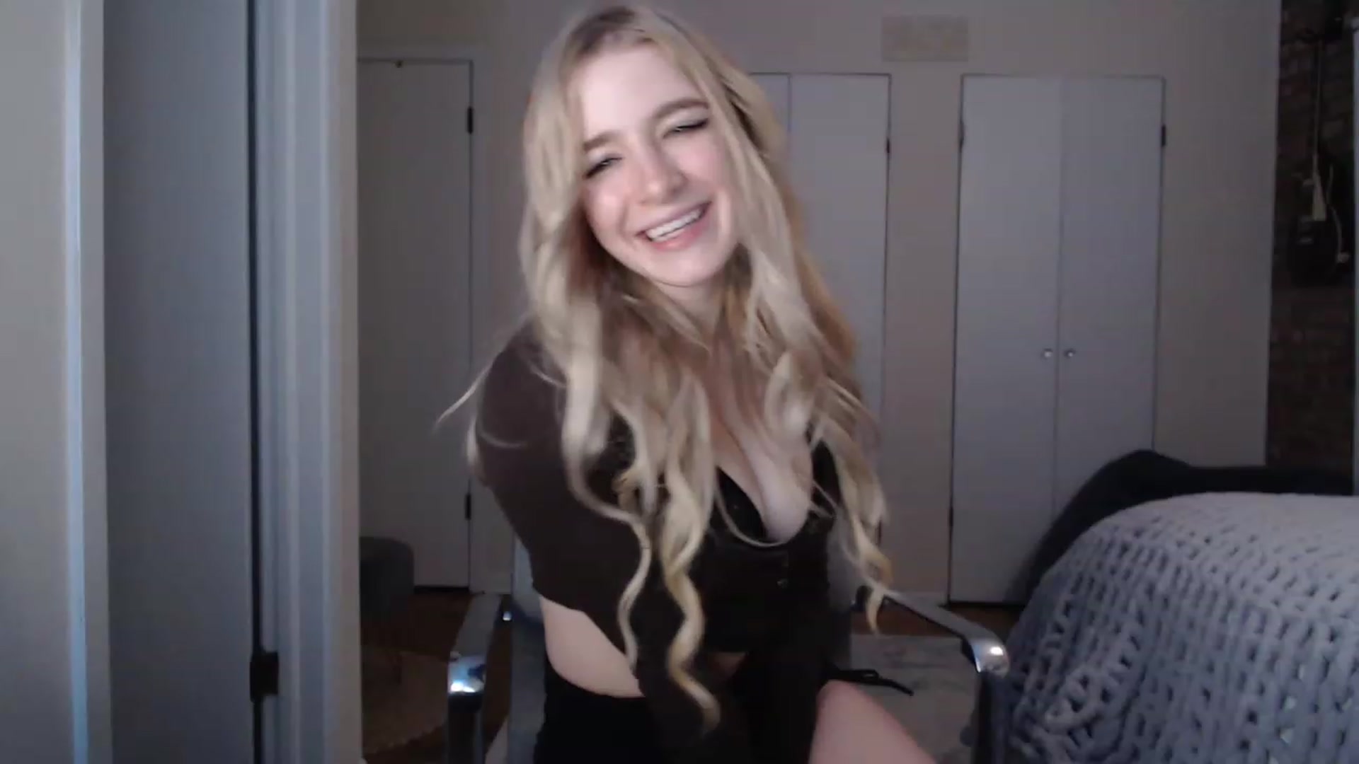 Gallery image thumbnail from SkylarSays's myfreecams stream on, 01/13/2023, 03:08 image 5 of 20