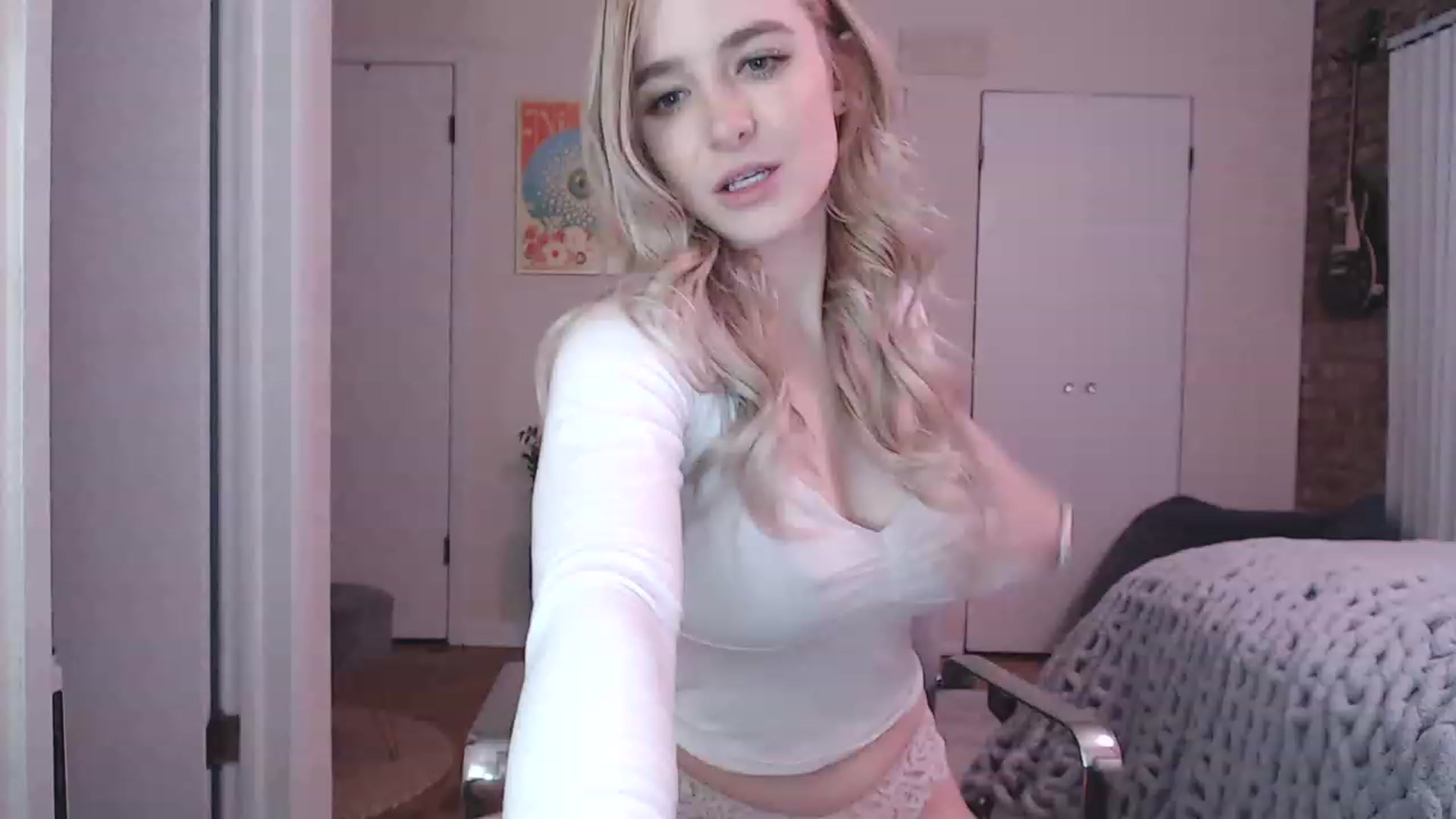 Gallery image thumbnail from SkylarSays's myfreecams stream on, 01/14/2023, 24:19 image 18 of 20