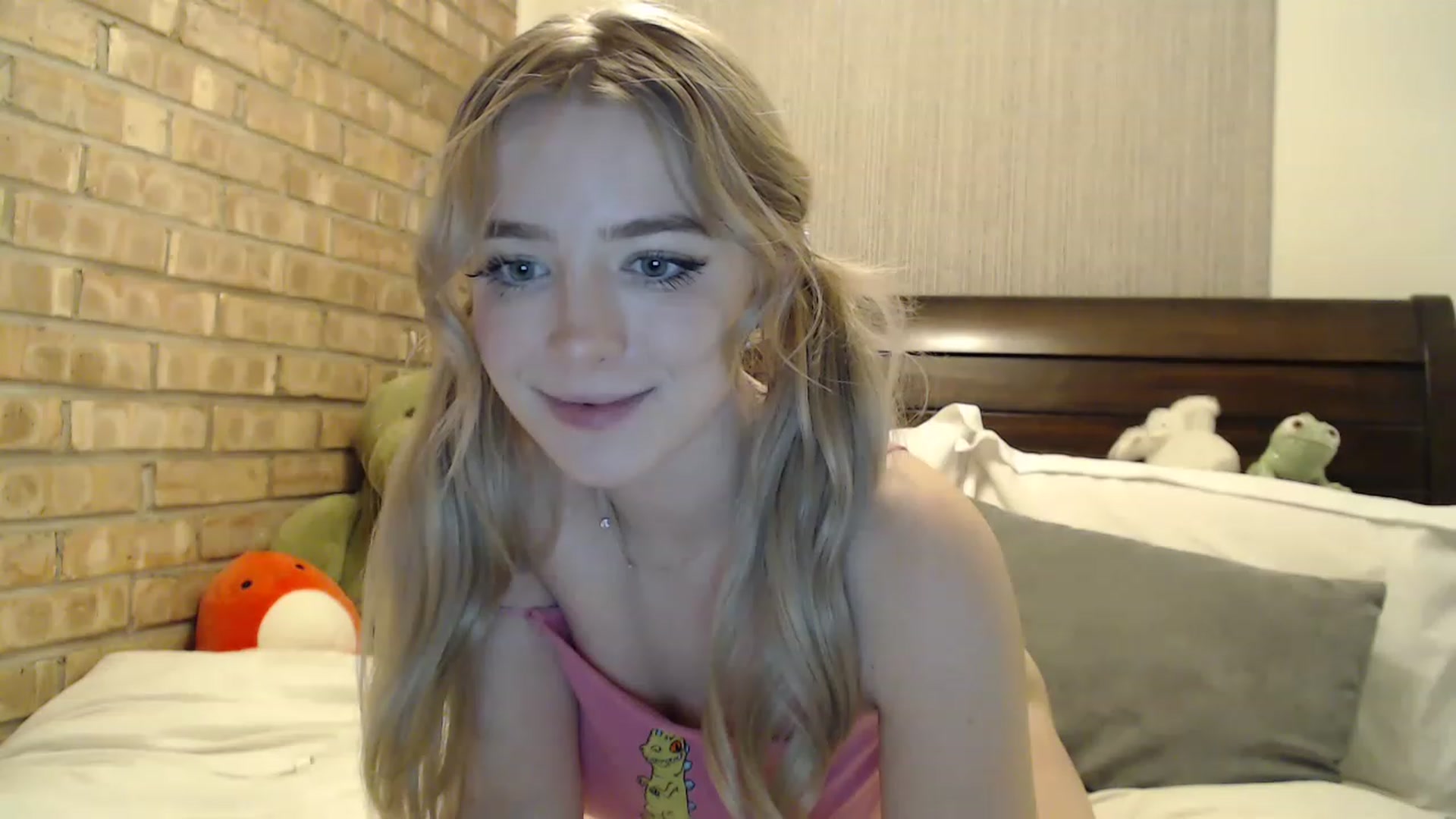Gallery image thumbnail from SkylarSays's myfreecams stream on, 02/17/2023, 05:52 image 12 of 20