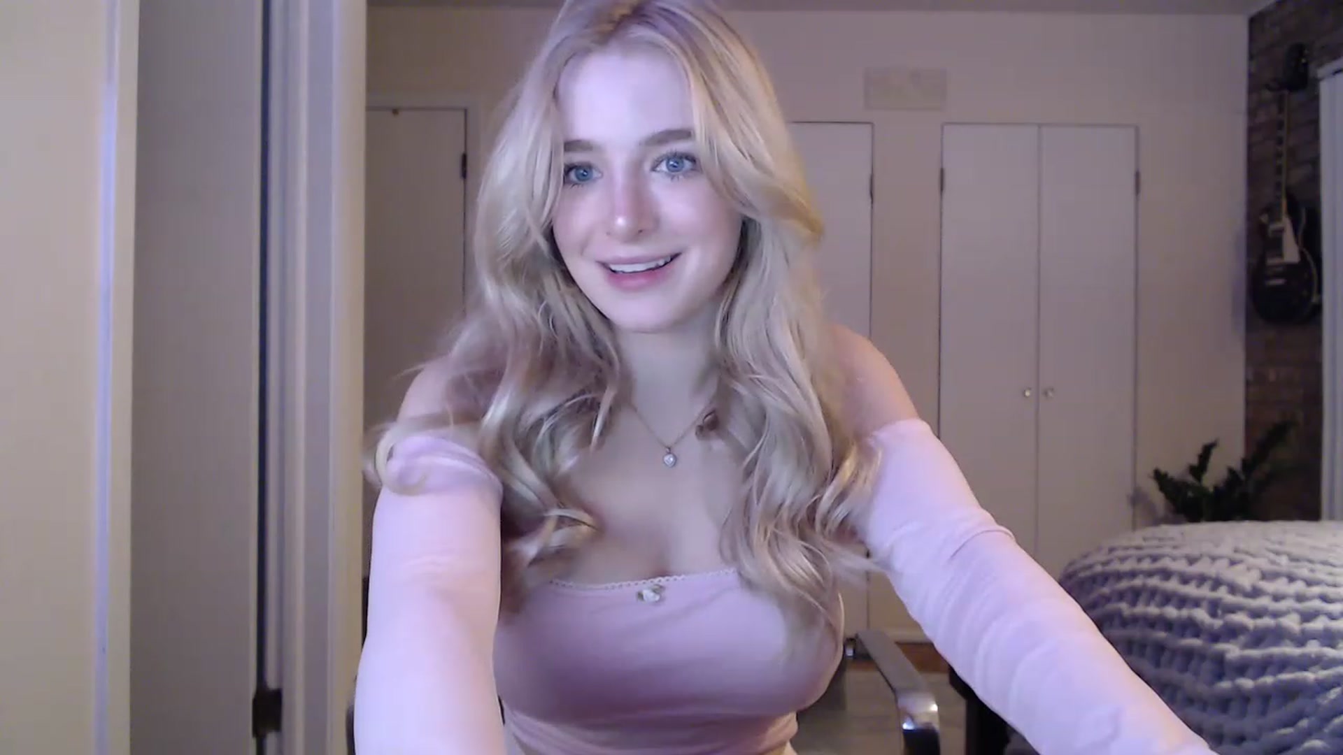 Gallery image thumbnail from SkylarSays's myfreecams stream on, 04/28/2023, 04:58 image 15 of 20