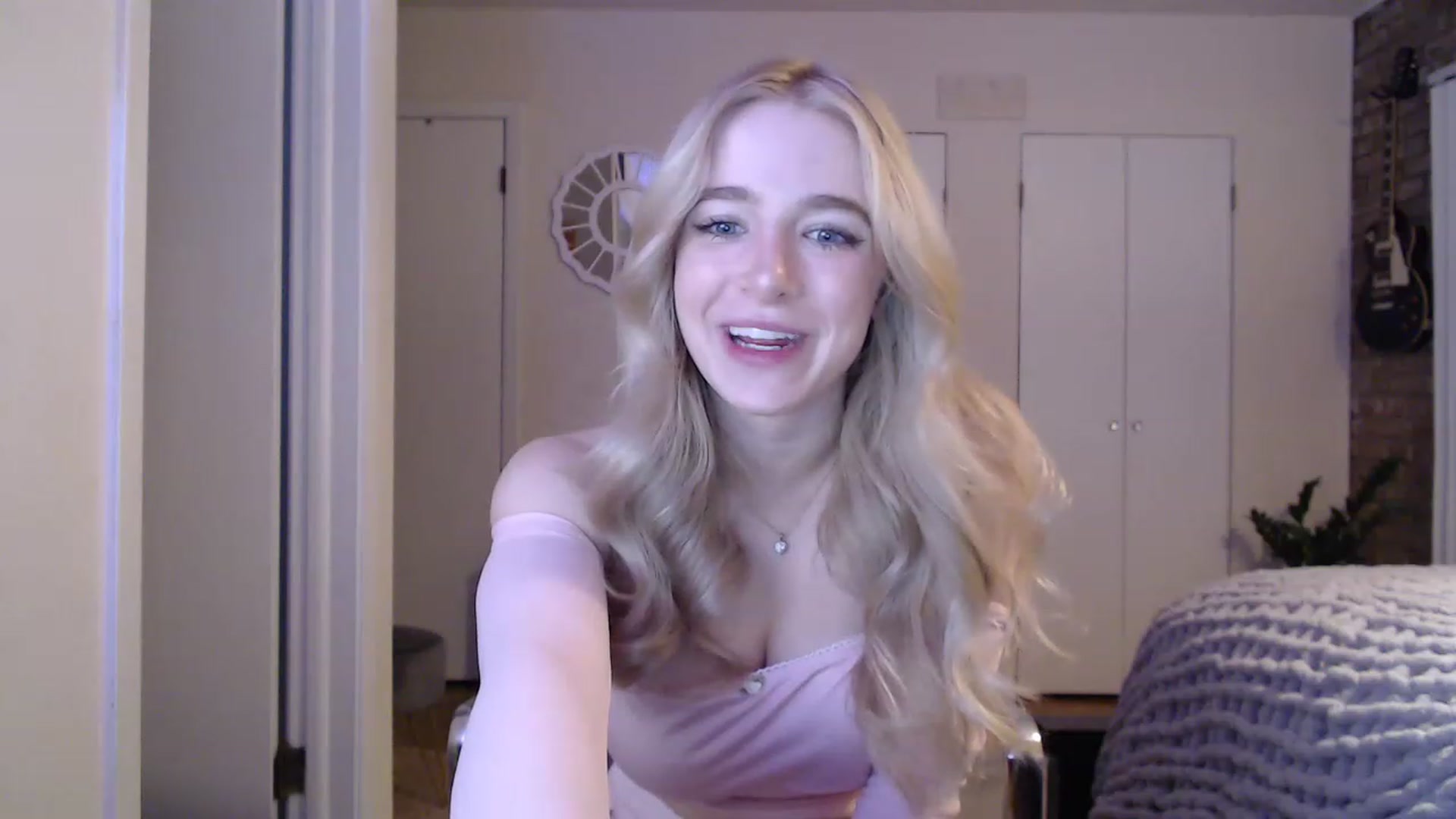 Gallery image thumbnail from SkylarSays's myfreecams stream on, 04/28/2023, 04:58 image 16 of 20