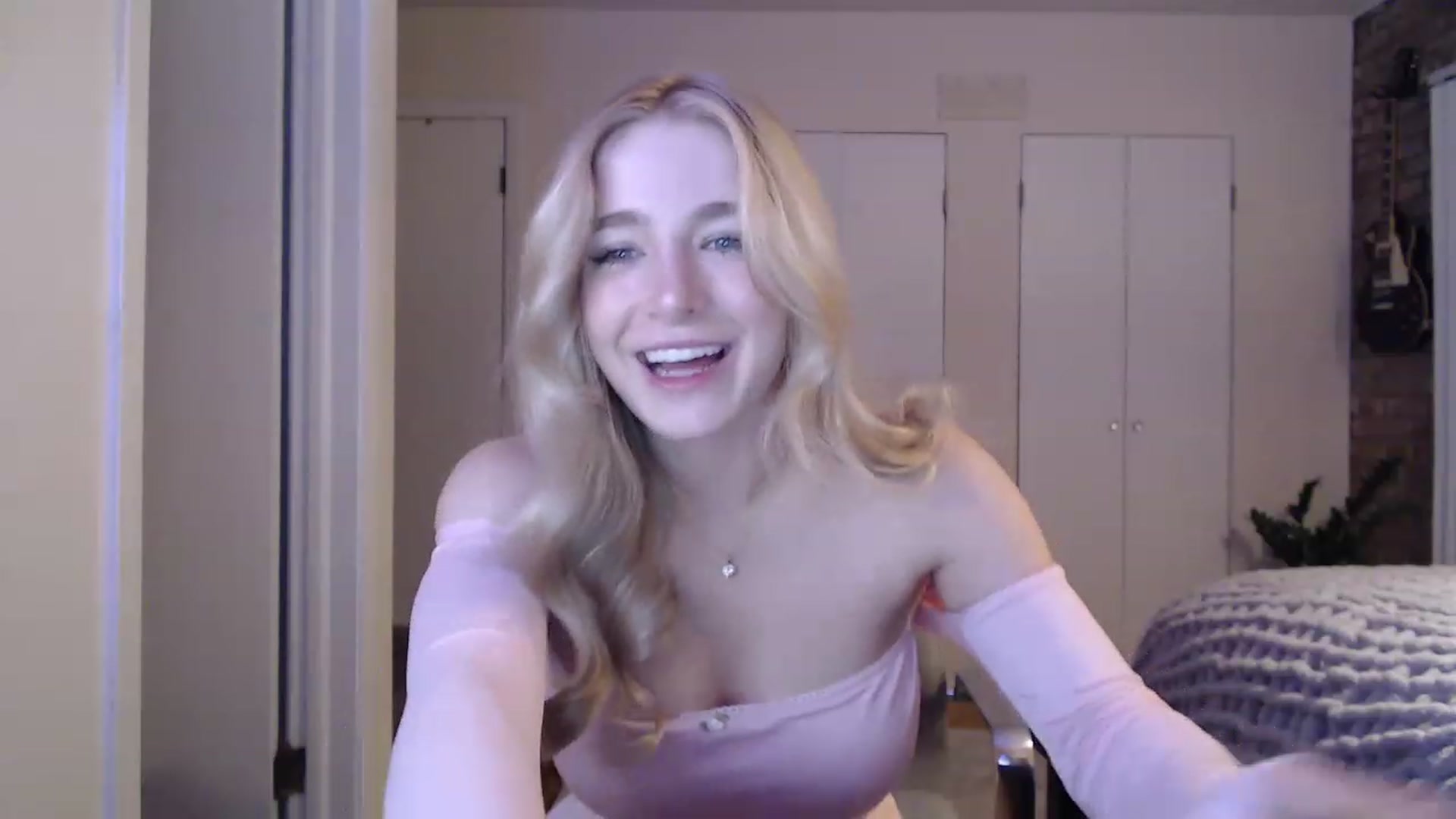 Gallery image thumbnail from SkylarSays's myfreecams stream on, 04/28/2023, 04:58 image 17 of 20