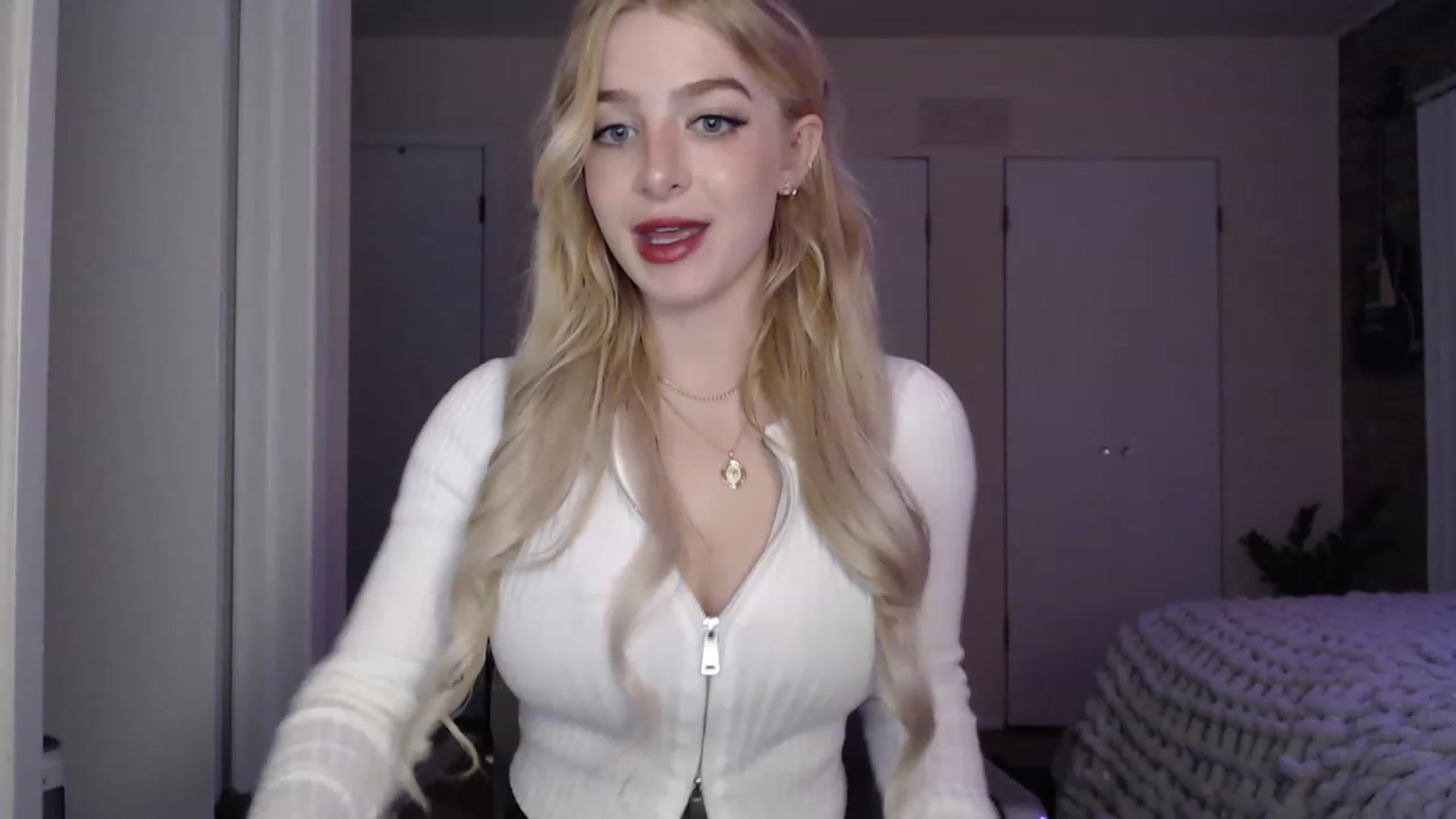 Gallery image thumbnail from SkylarSays's myfreecams stream on, 05/20/2023, 04:10 image 2 of 20