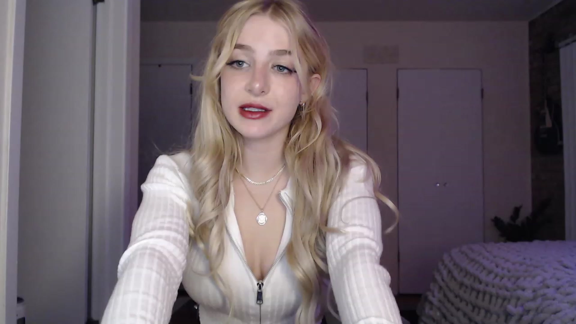Gallery image thumbnail from SkylarSays's myfreecams stream on, 05/20/2023, 04:10 image 18 of 20