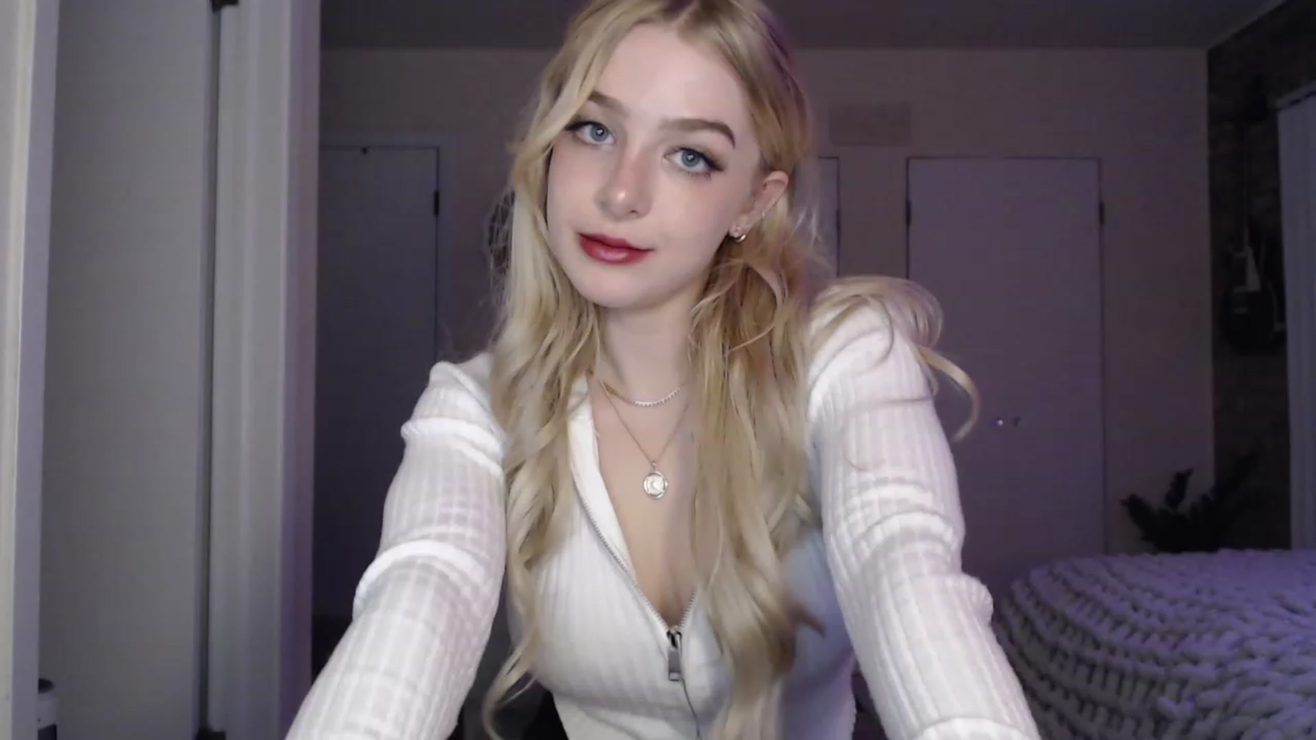 Gallery image thumbnail from SkylarSays's myfreecams stream on, 05/20/2023, 04:10 image 19 of 20