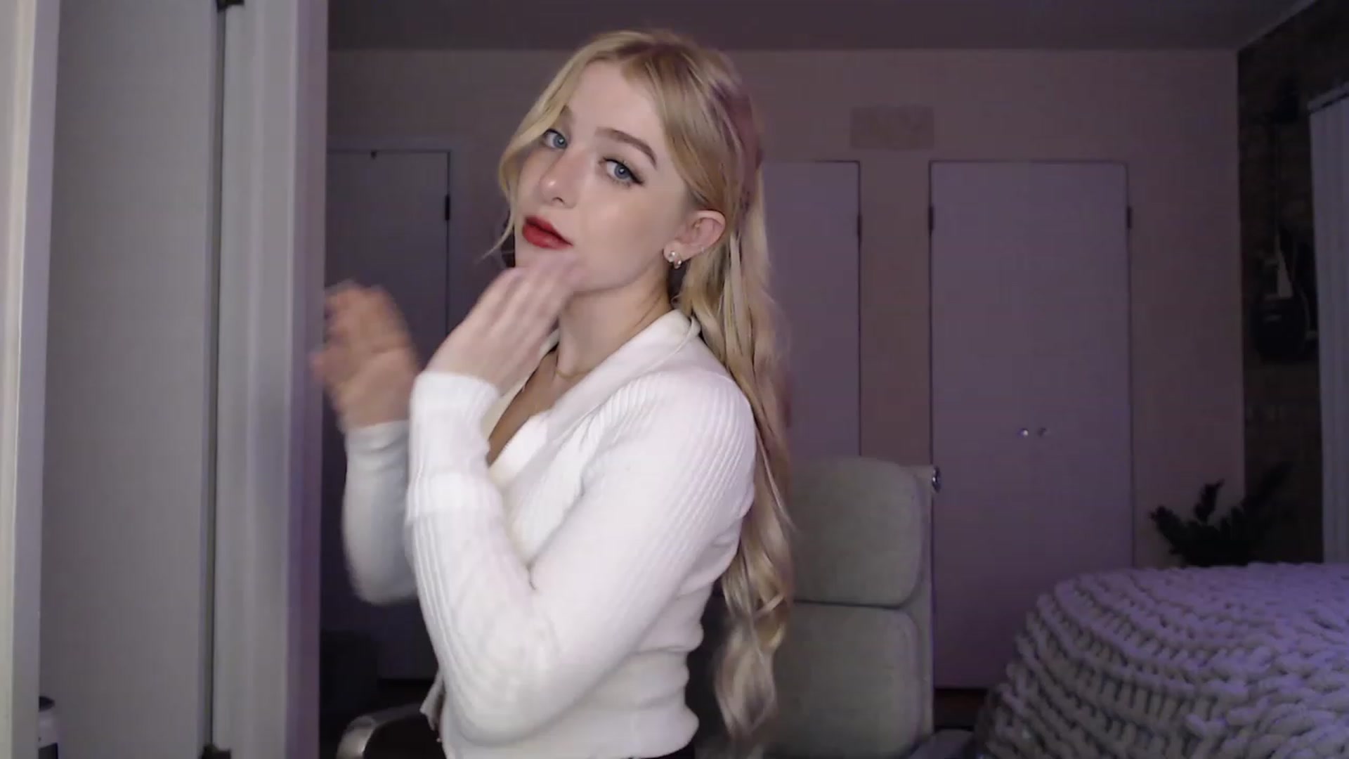 Gallery image thumbnail from SkylarSays's myfreecams stream on, 05/20/2023, 04:10 image 12 of 20