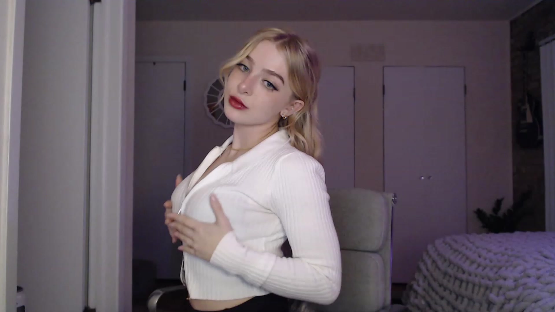 Gallery image thumbnail from SkylarSays's myfreecams stream on, 05/20/2023, 04:10 image 14 of 20