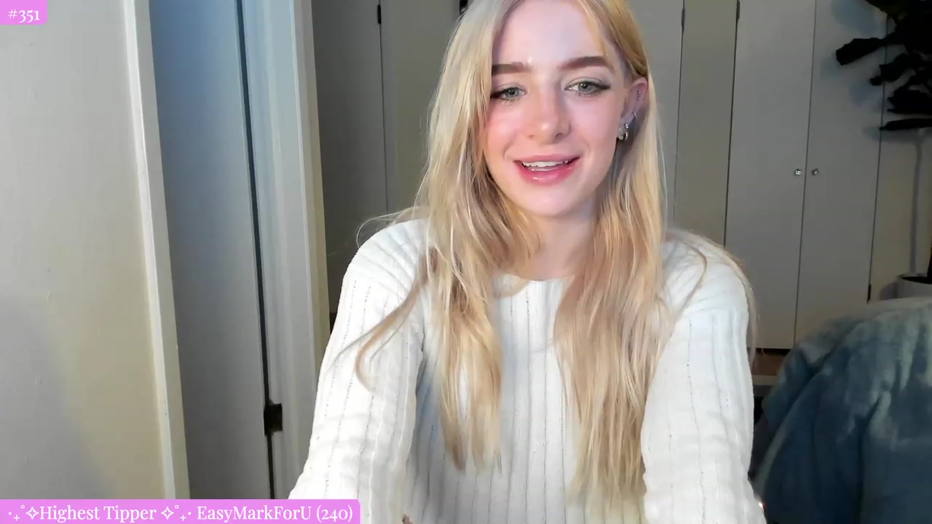 Gallery image thumbnail from SkylarSays's myfreecams stream on, 06/27/2023, 05:10 image 13 of 20