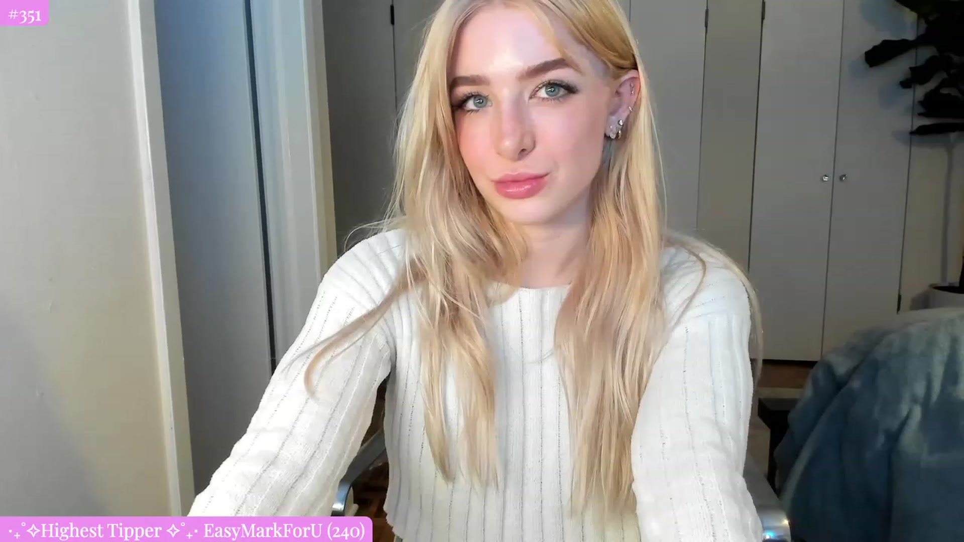 Gallery image thumbnail from SkylarSays's myfreecams stream on, 06/27/2023, 05:10 image 12 of 20