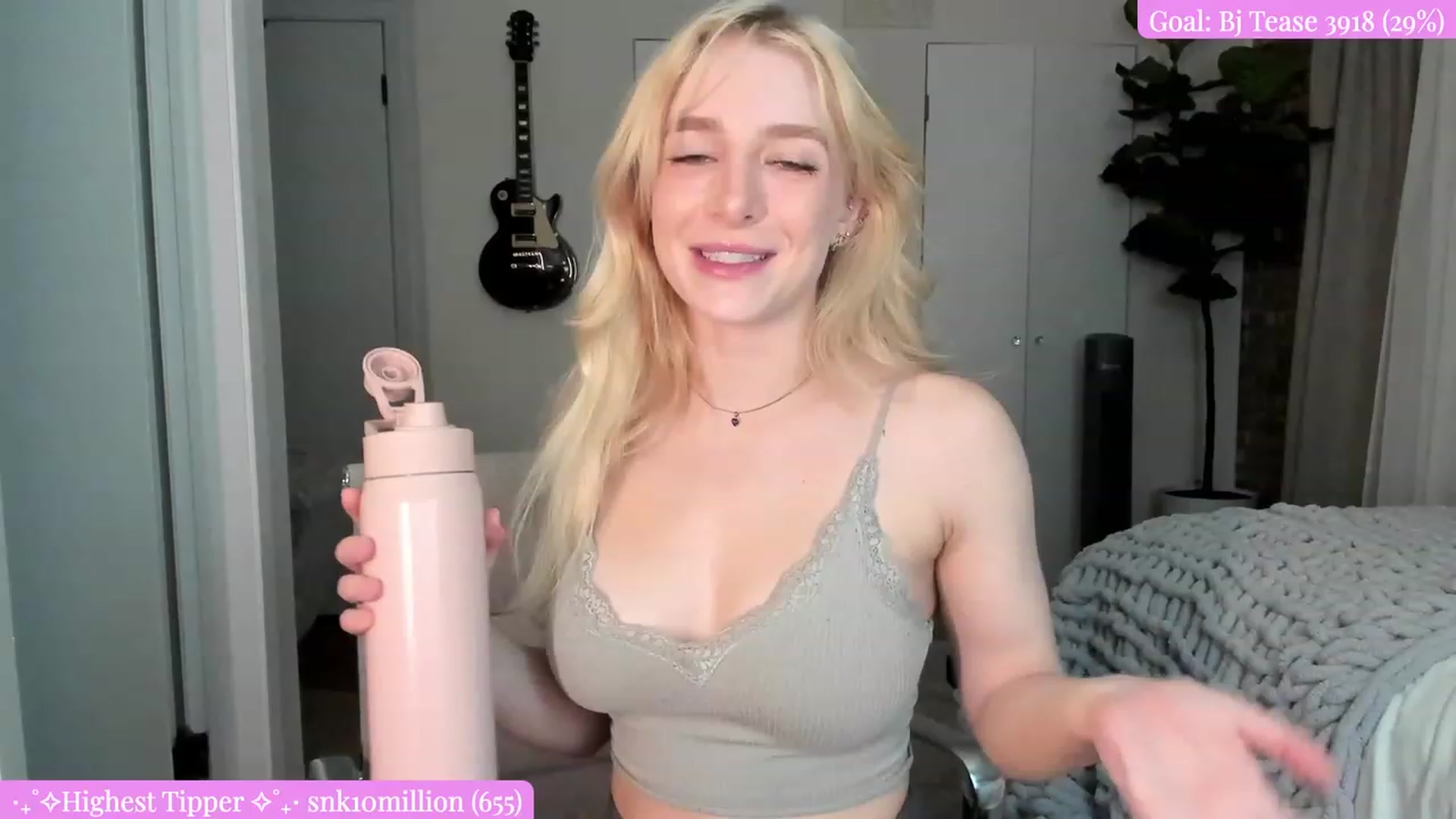 Gallery image thumbnail from SkylarSays's myfreecams stream on, 08/09/2023, 03:37 image 15 of 20