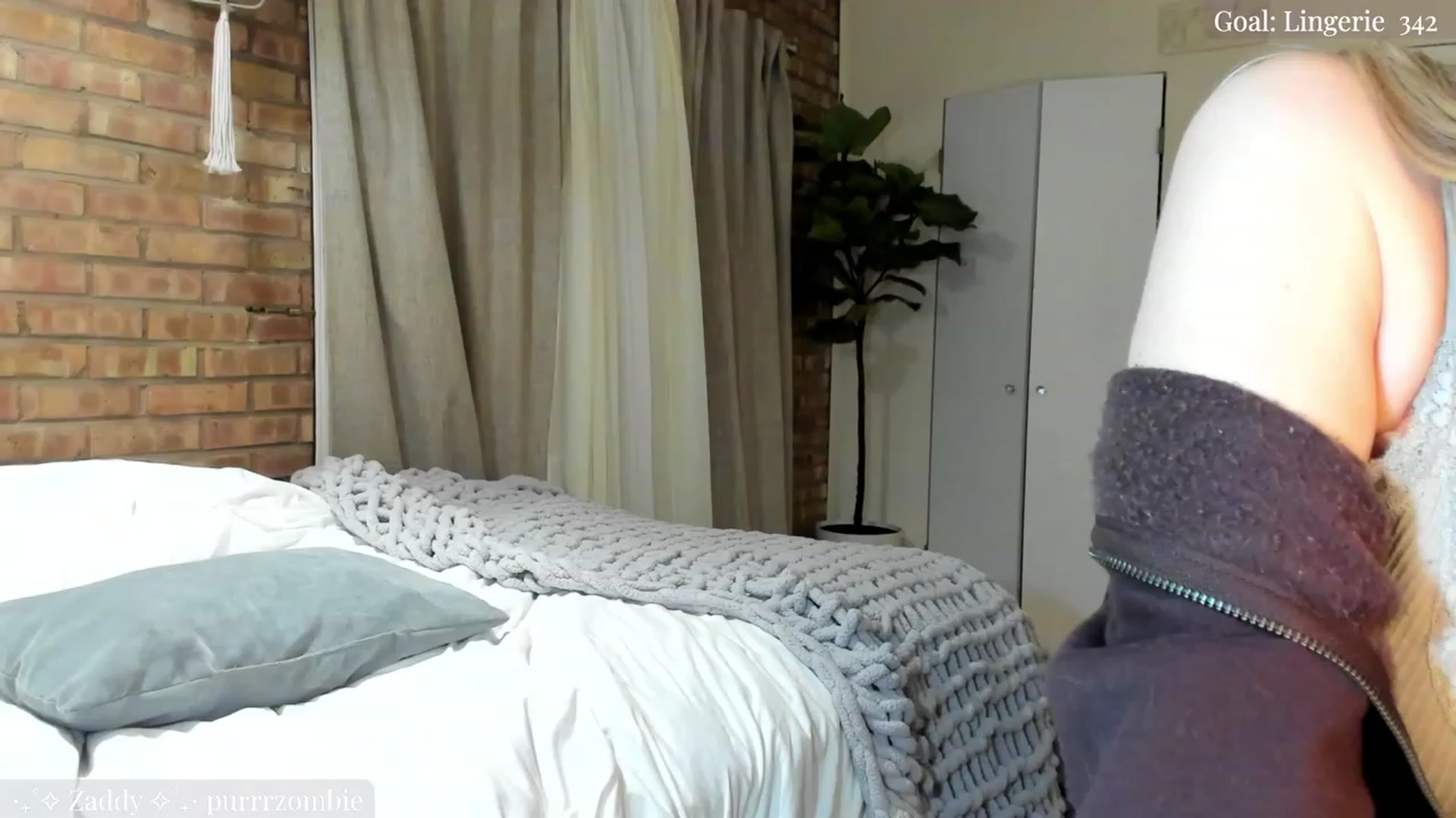 Gallery image thumbnail from SkylarSays's myfreecams stream on, 11/05/2023, 03:17 image 19 of 20