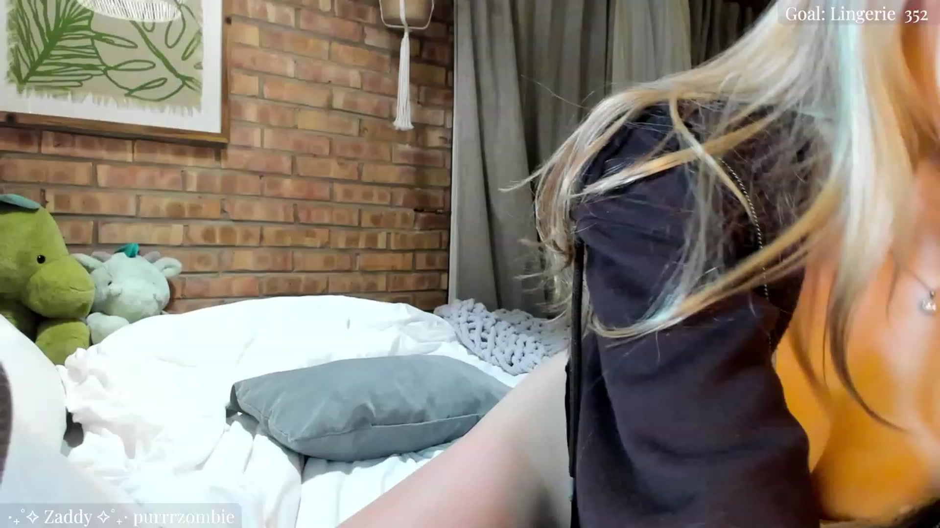 Gallery image thumbnail from SkylarSays's myfreecams stream on, 11/05/2023, 03:17 image 10 of 20