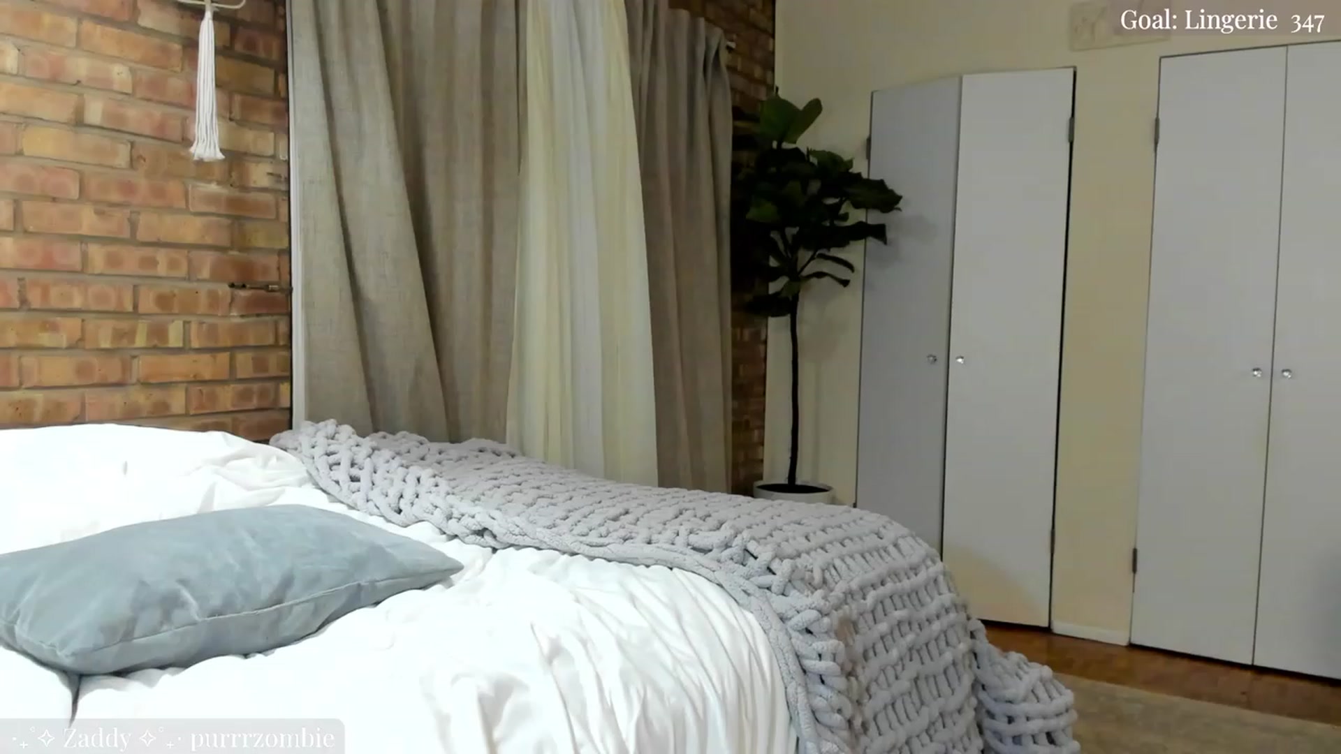 Gallery image thumbnail from SkylarSays's myfreecams stream on, 11/05/2023, 03:17 image 16 of 20