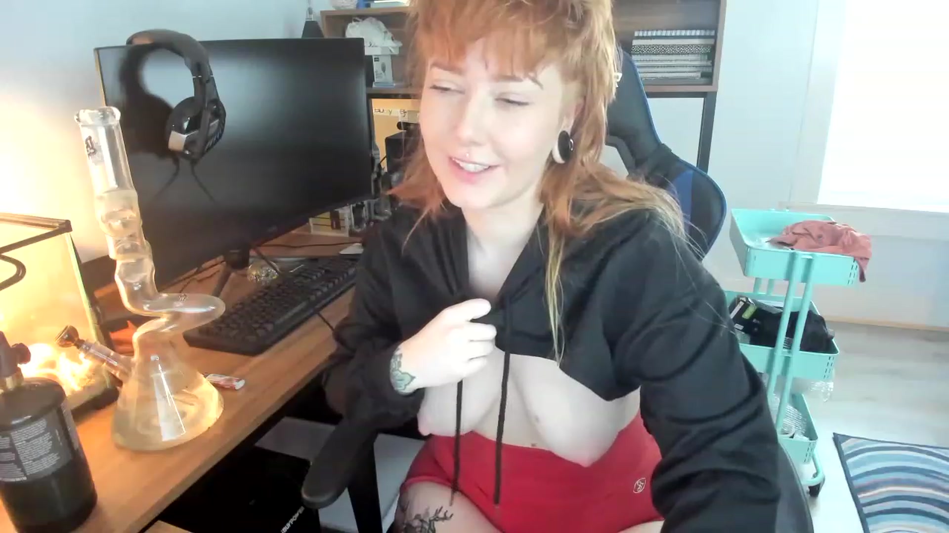 Gallery image thumbnail from SkylarShark's myfreecams stream on, 03/05/2023, 18:18 image 14 of 20