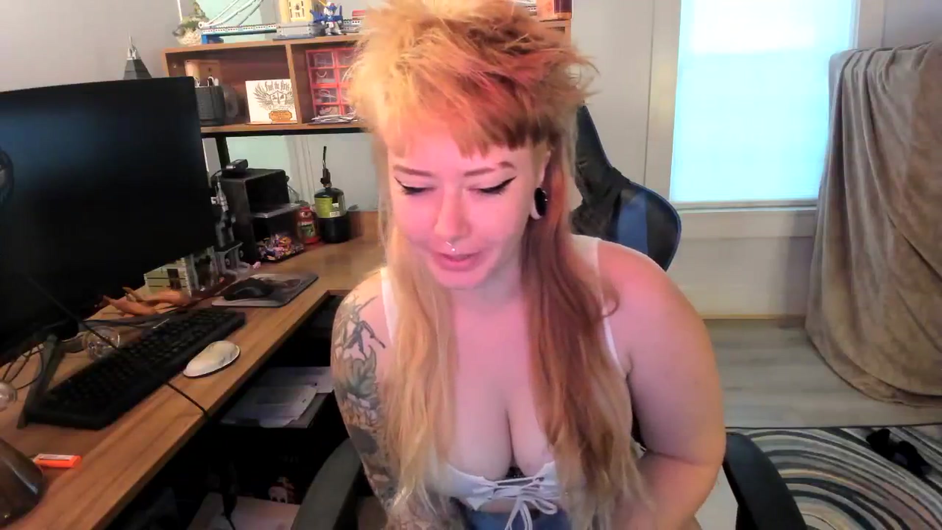 Gallery image thumbnail from SkylarShark's myfreecams stream on, 10/12/2023, 16:19 image 12 of 20