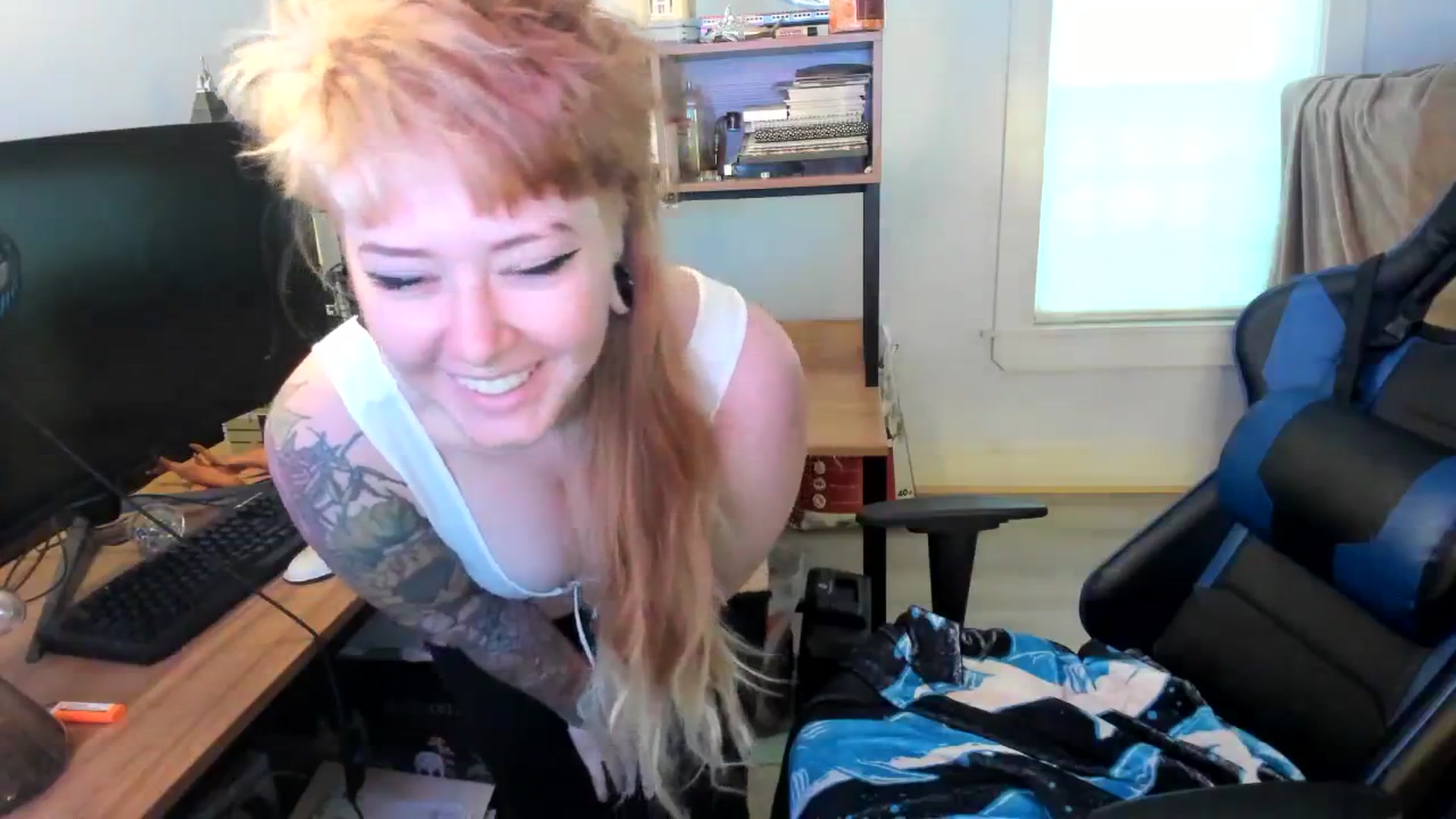 Gallery image thumbnail from SkylarShark's myfreecams stream on, 10/12/2023, 16:19 image 17 of 20
