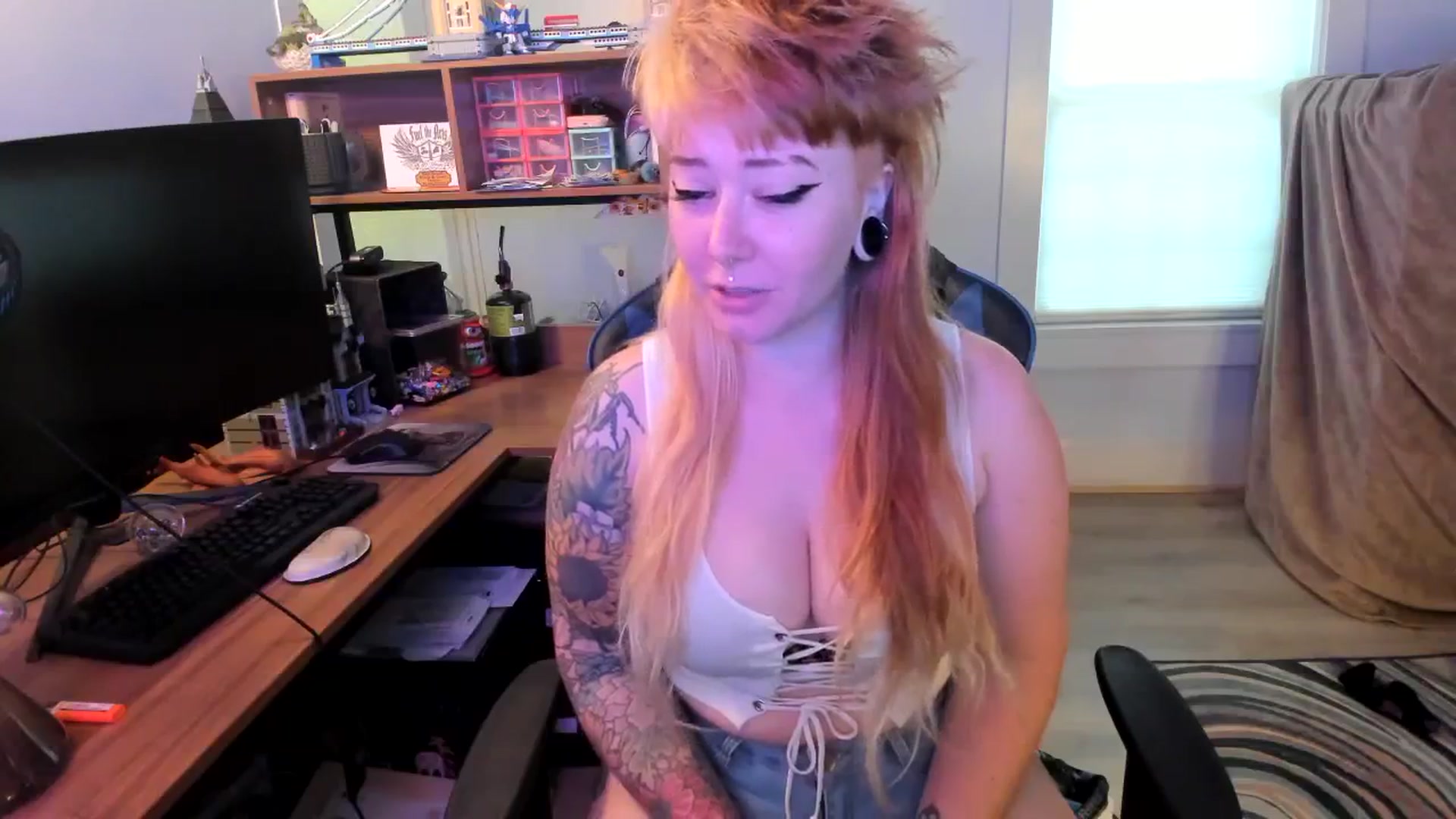 Gallery image thumbnail from SkylarShark's myfreecams stream on, 10/12/2023, 16:19 image 14 of 20