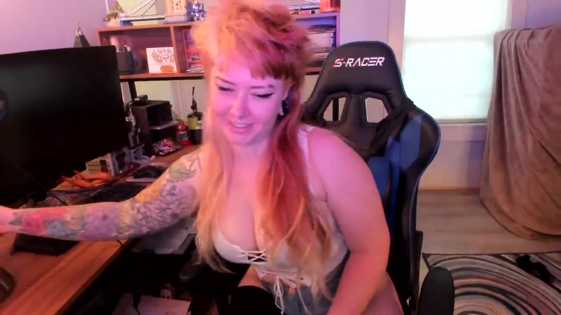 Gallery image thumbnail from SkylarShark's myfreecams stream on, 10/12/2023, 16:19 image 5 of 20