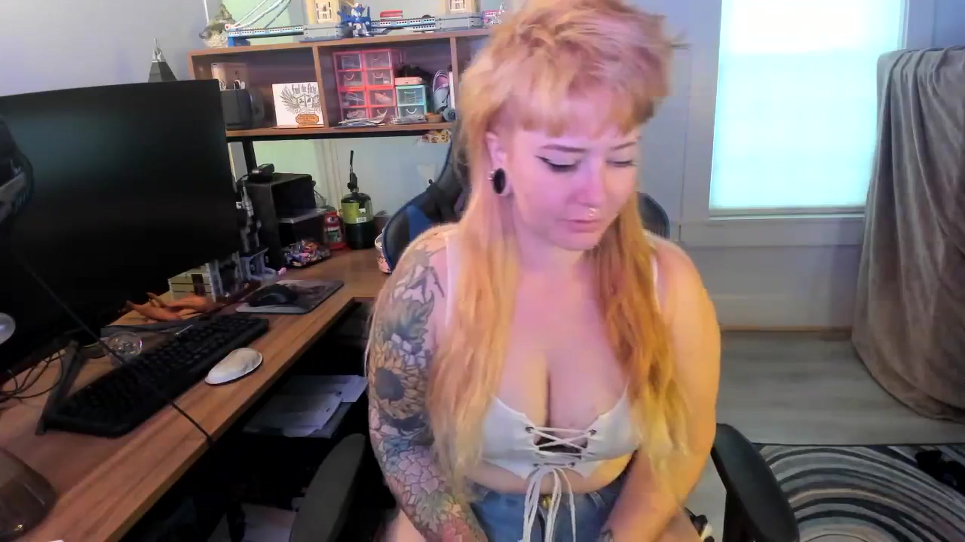 Gallery image thumbnail from SkylarShark's myfreecams stream on, 10/12/2023, 17:10 image 15 of 20