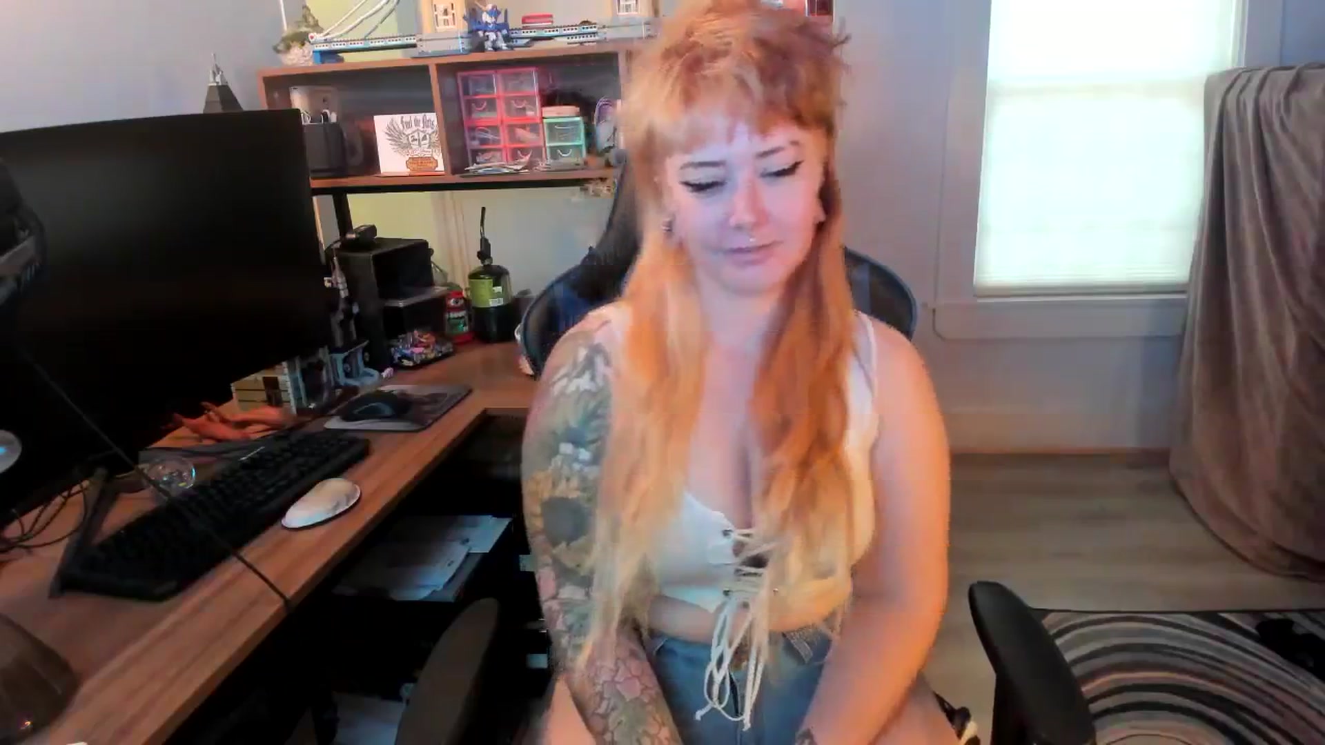 Gallery image thumbnail from SkylarShark's myfreecams stream on, 10/12/2023, 17:10 image 17 of 20