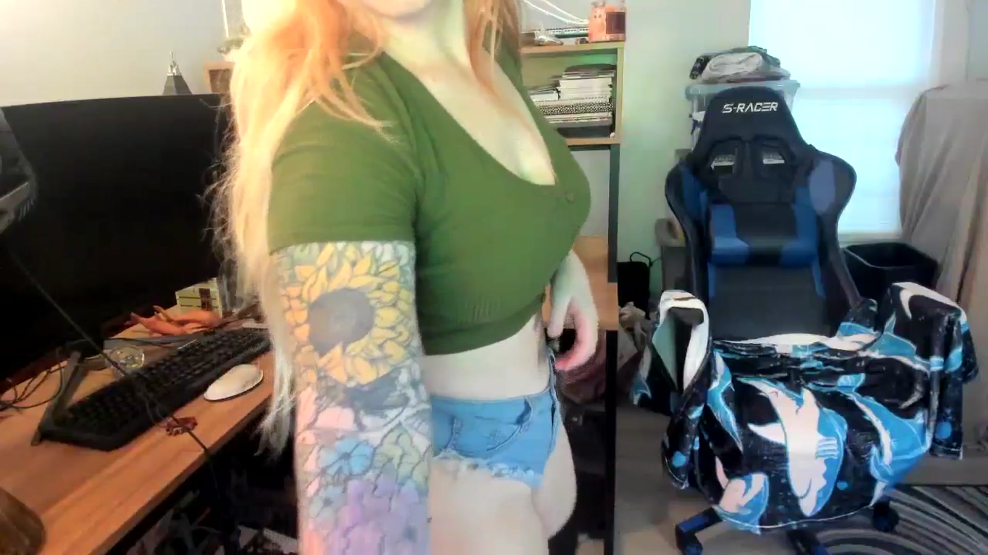 Gallery image thumbnail from SkylarShark's myfreecams stream on, 10/21/2023, 17:32 image 6 of 20