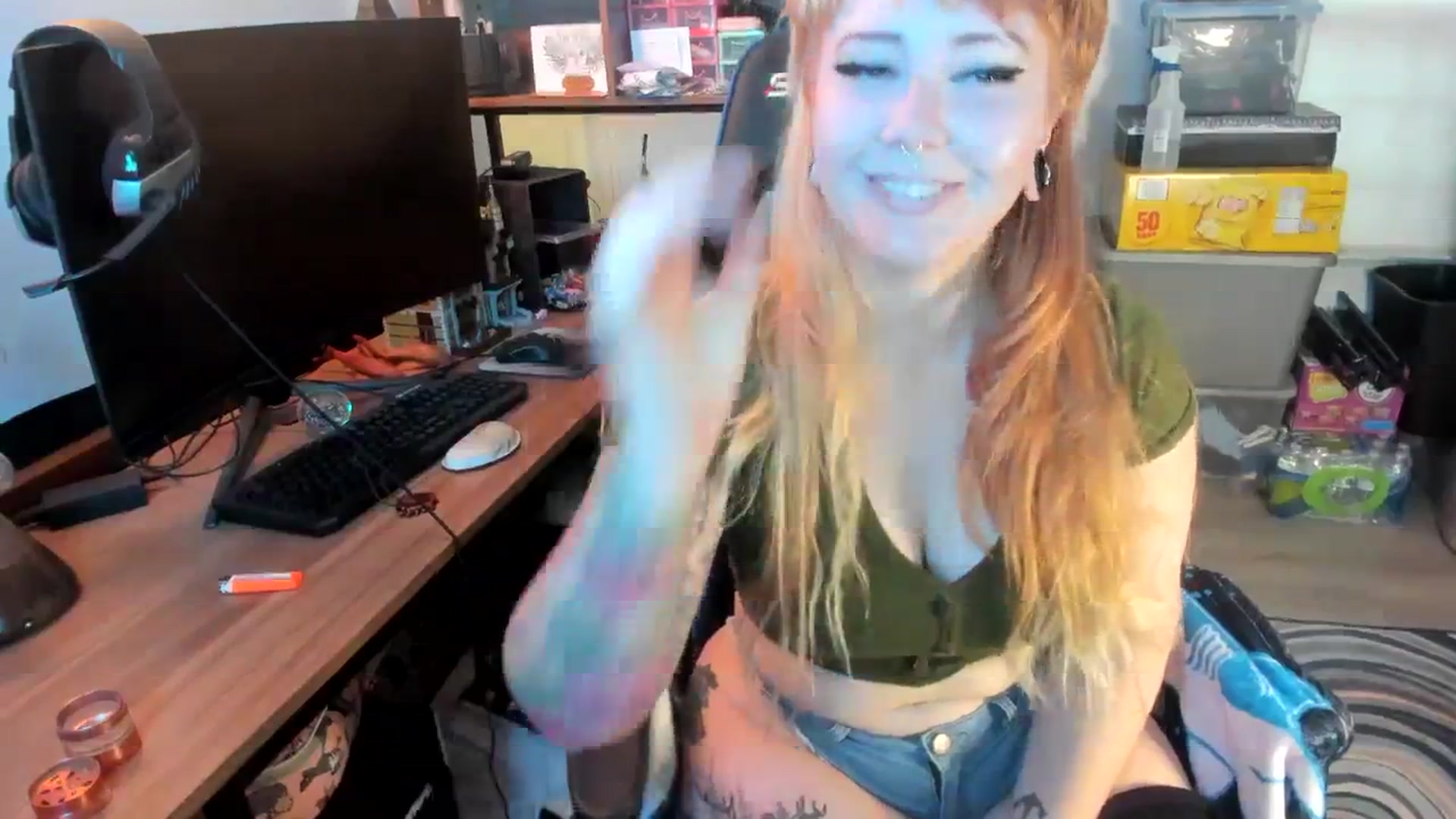 Gallery image thumbnail from SkylarShark's myfreecams stream on, 10/21/2023, 17:32 image 10 of 20